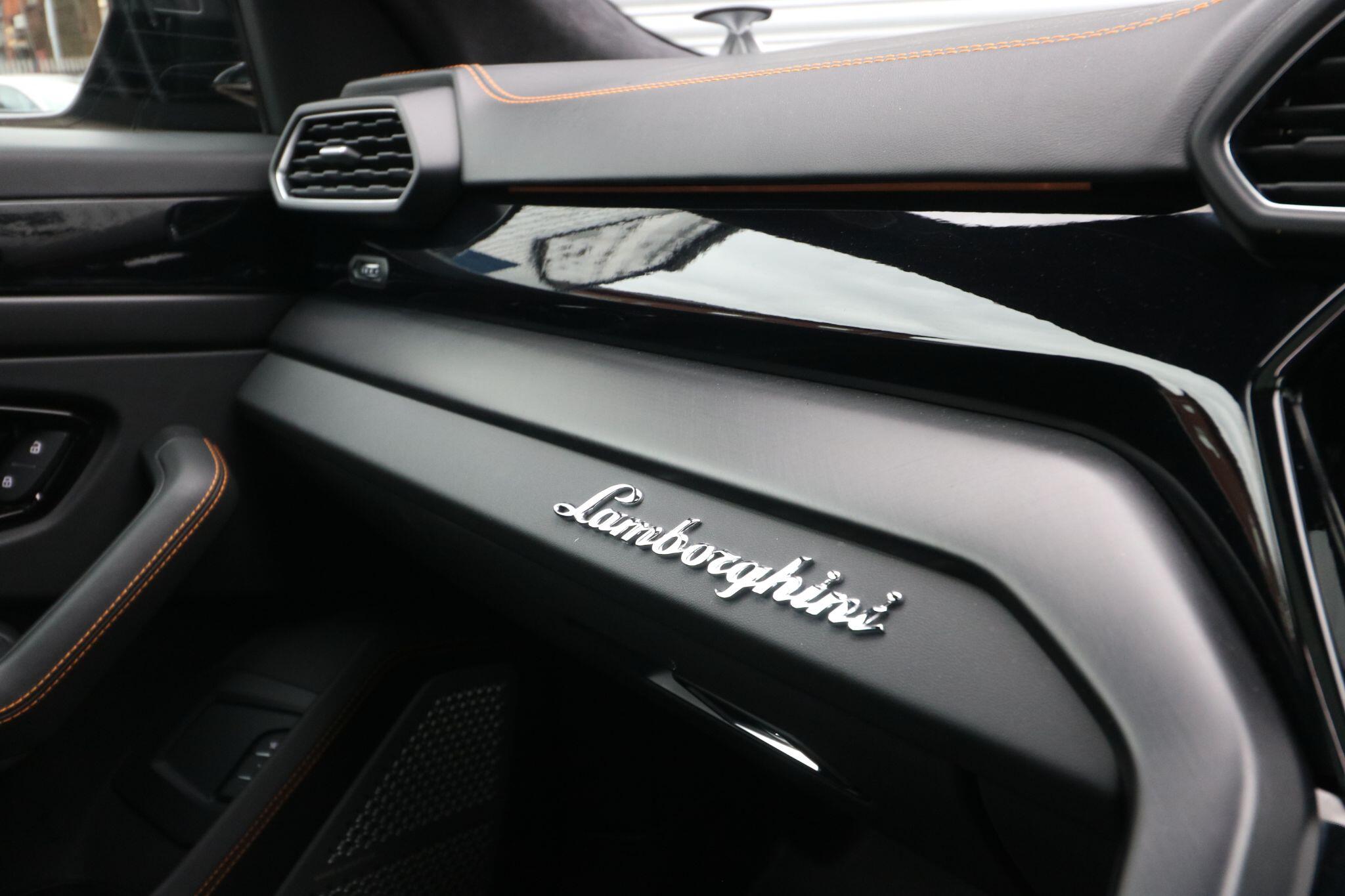 Lamborghini Urus view 26