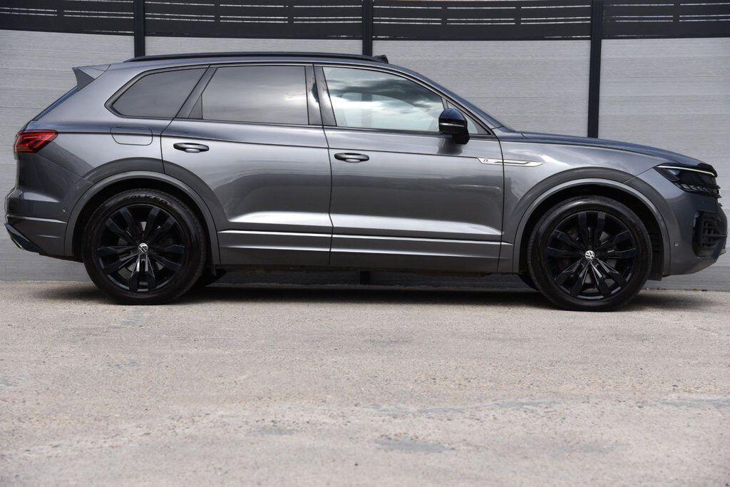 Volkswagen Touareg view 7
