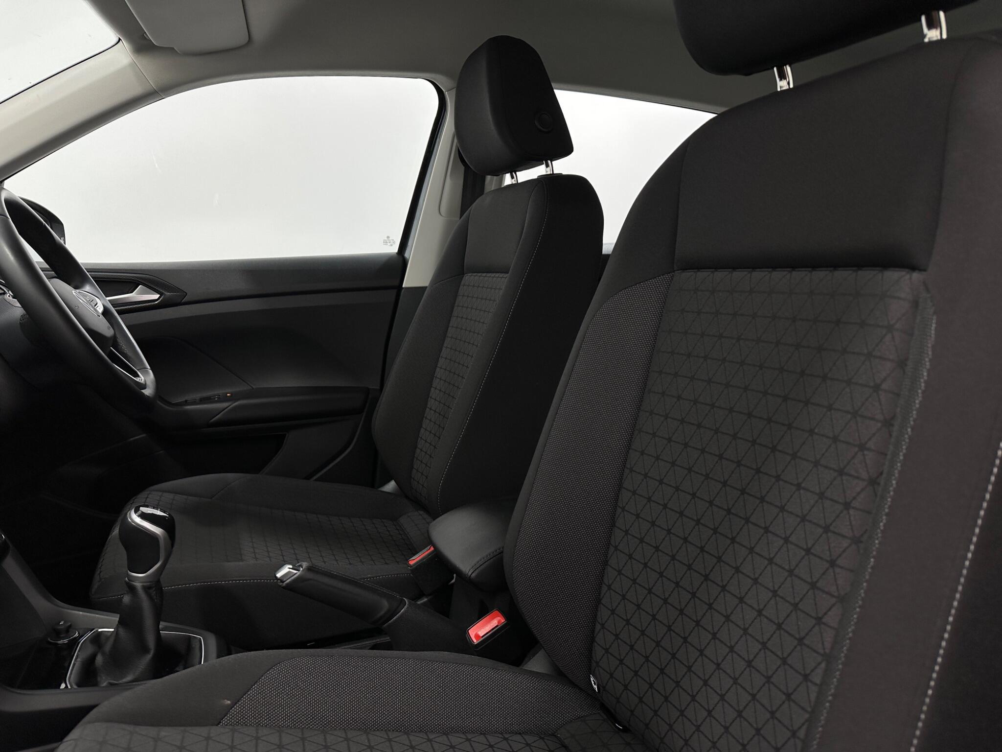 Volkswagen T-Cross view 33