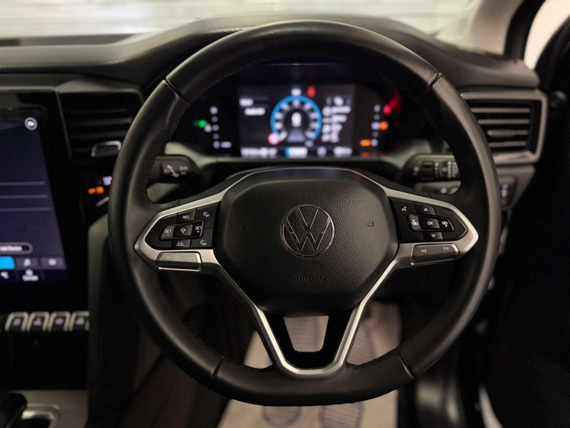 Volkswagen Amarok view 13