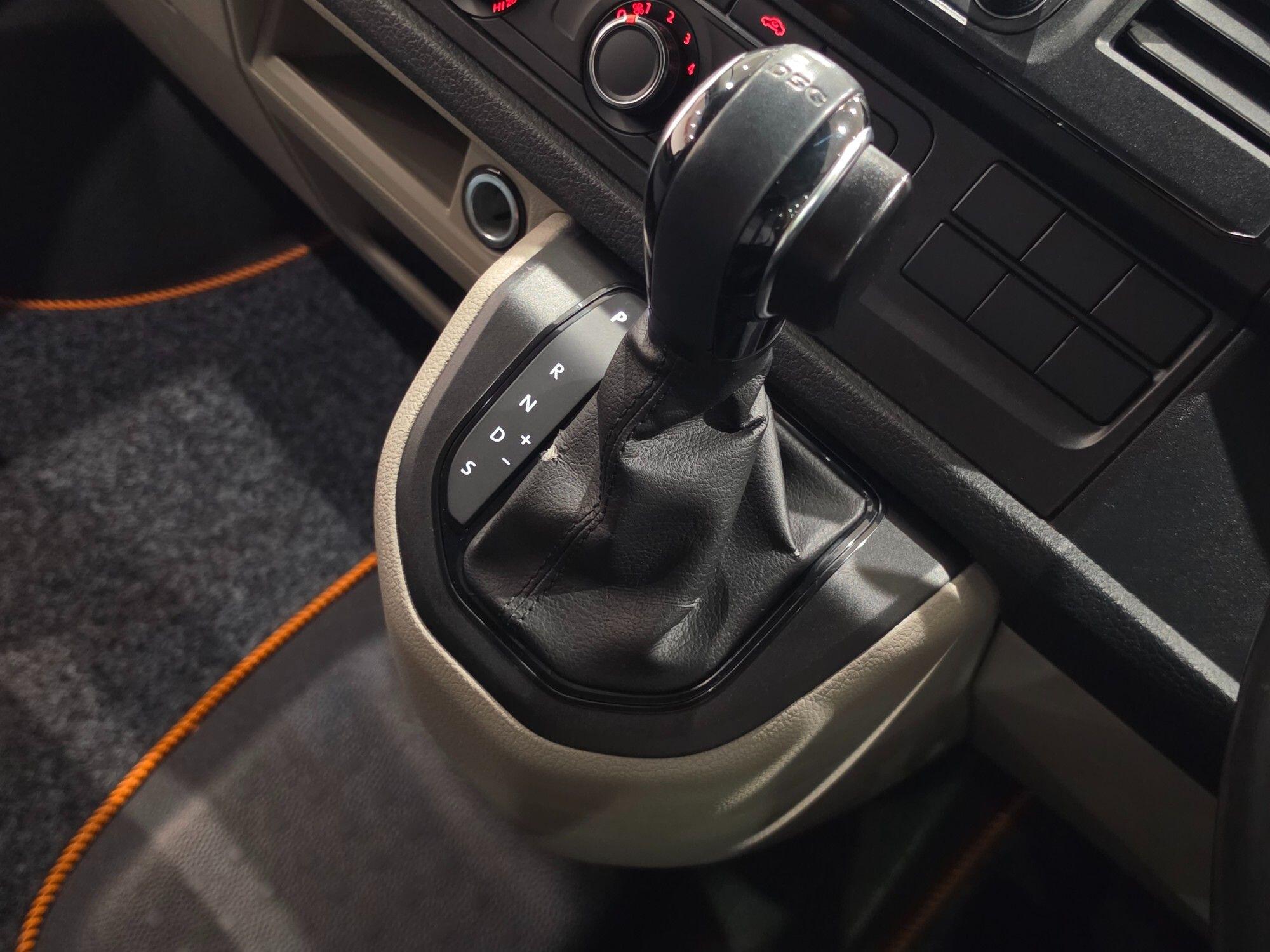 Volkswagen Transporter view 38