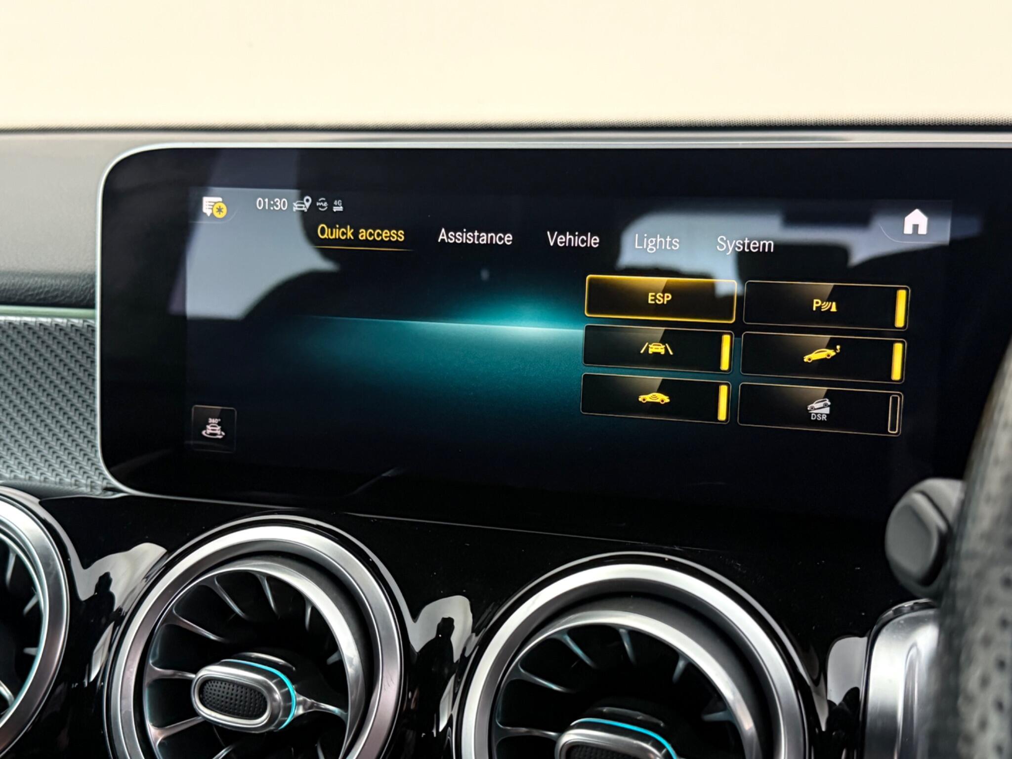 Mercedes-Benz GLB view 33
