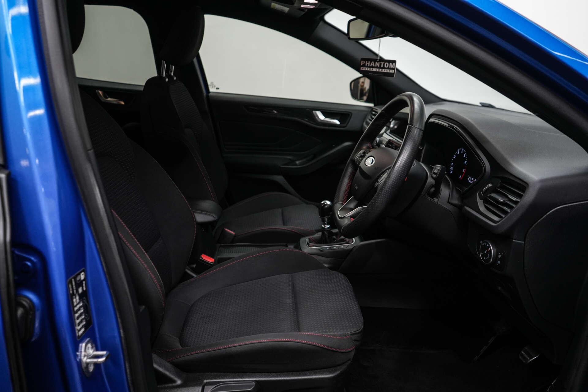 Ford Focus view 16