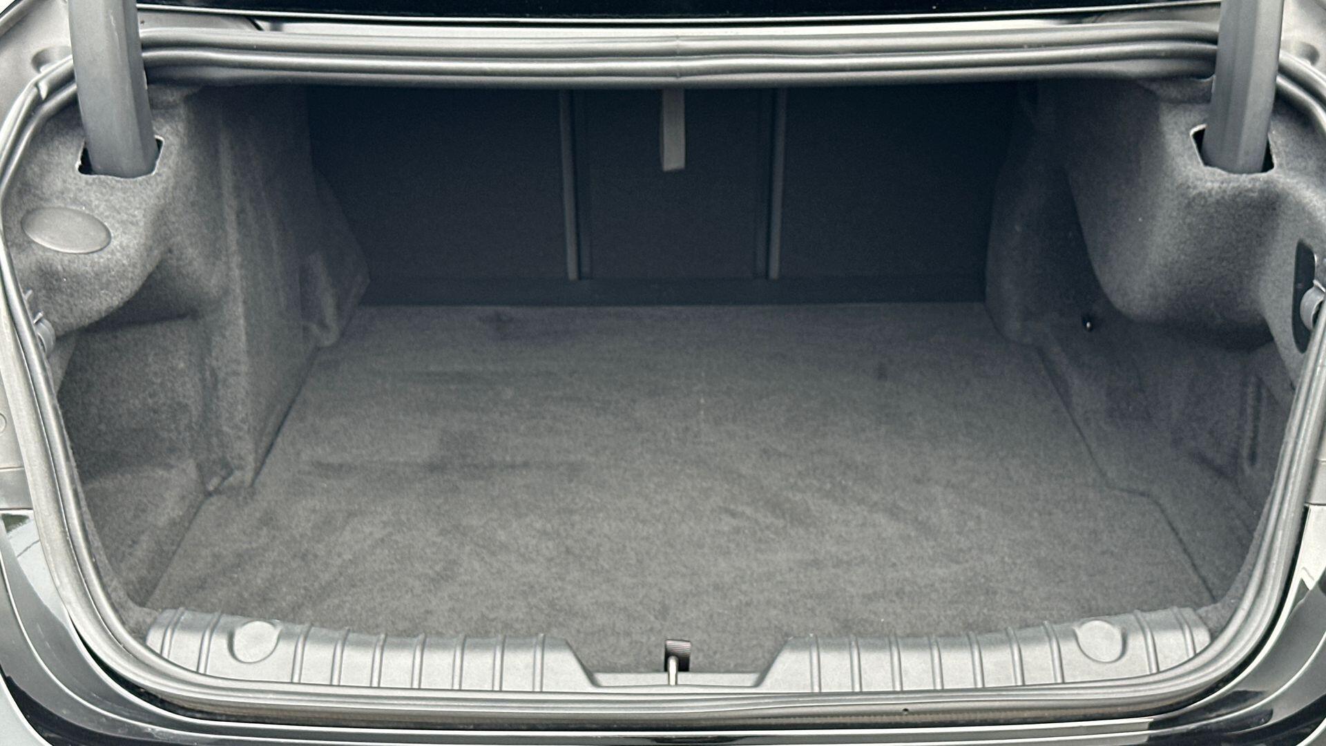 Jaguar XF view 10
