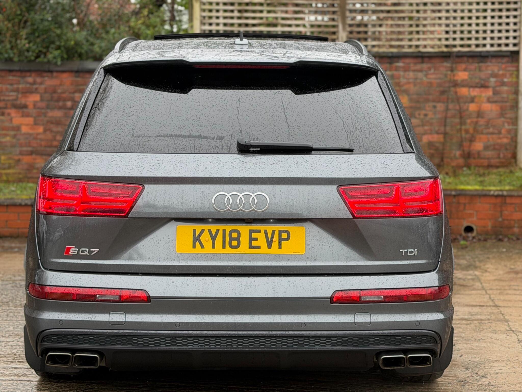 Audi SQ7 view 12