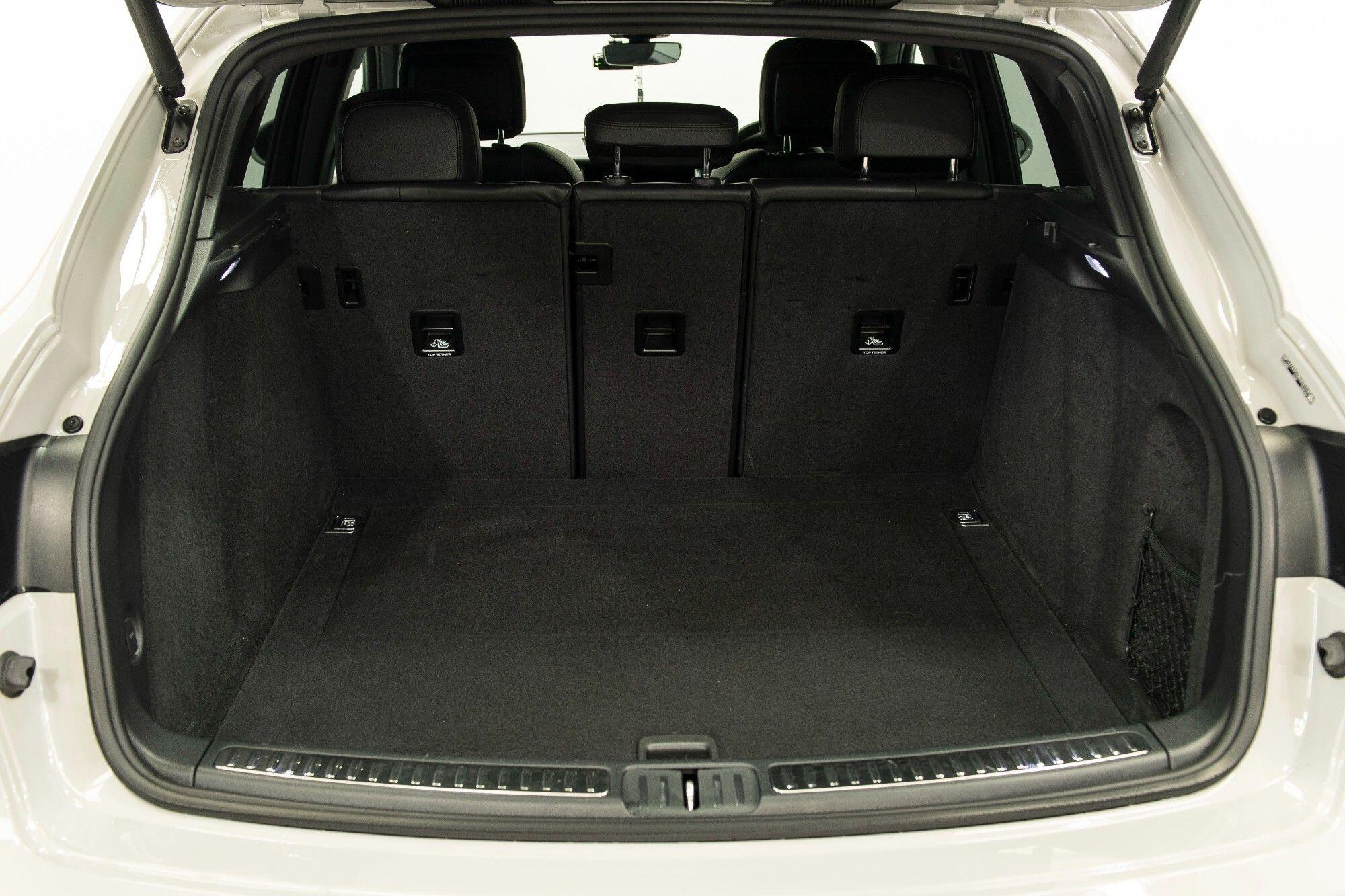 Porsche Macan view 36