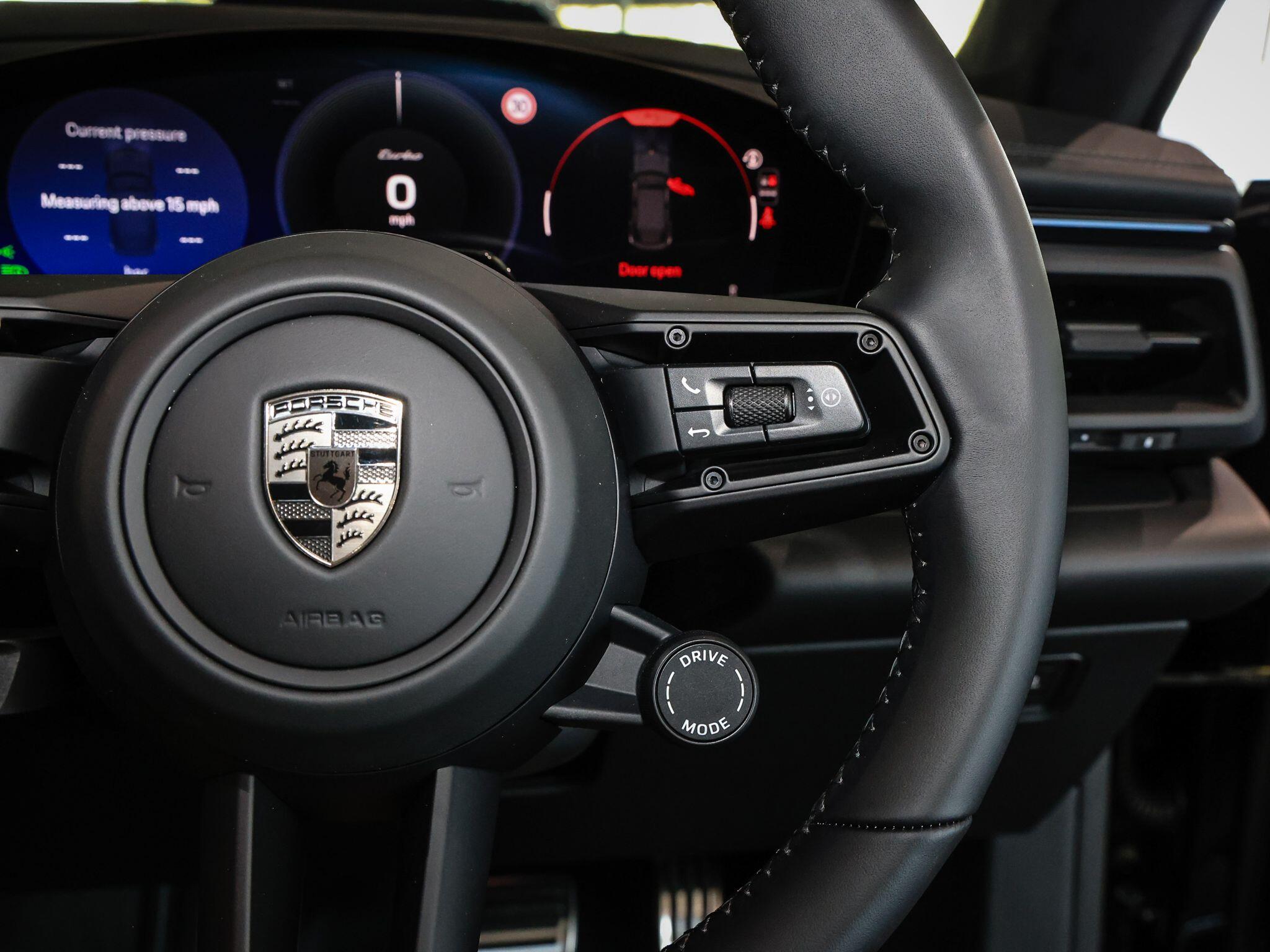 Porsche Macan view 15