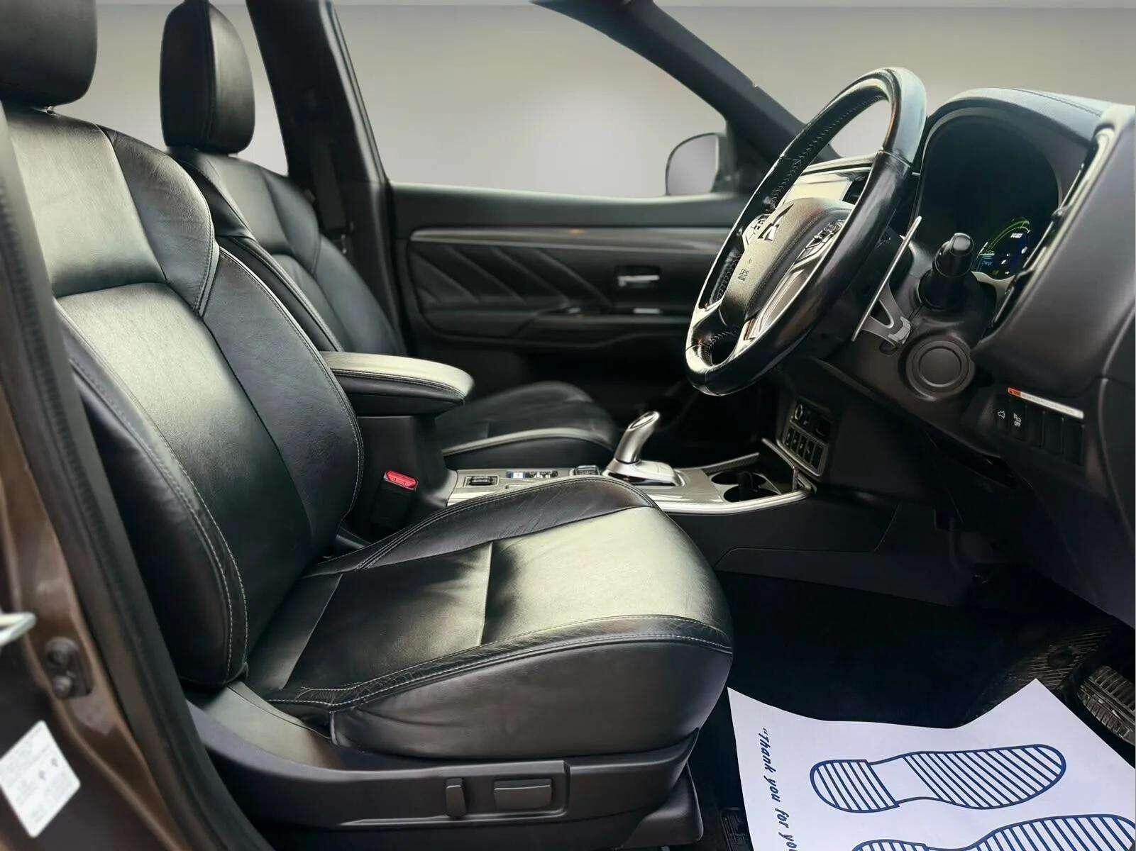 Mitsubishi Outlander view 30