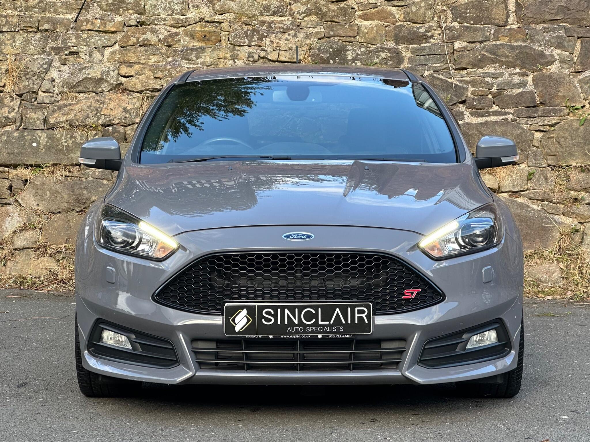 Ford Focus view 2