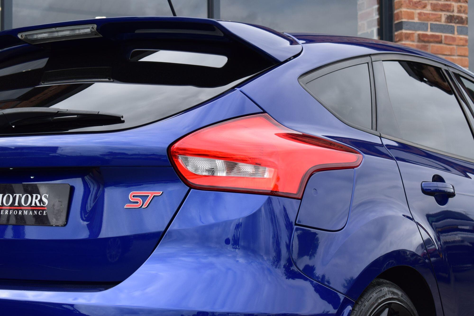 Ford Focus view 44