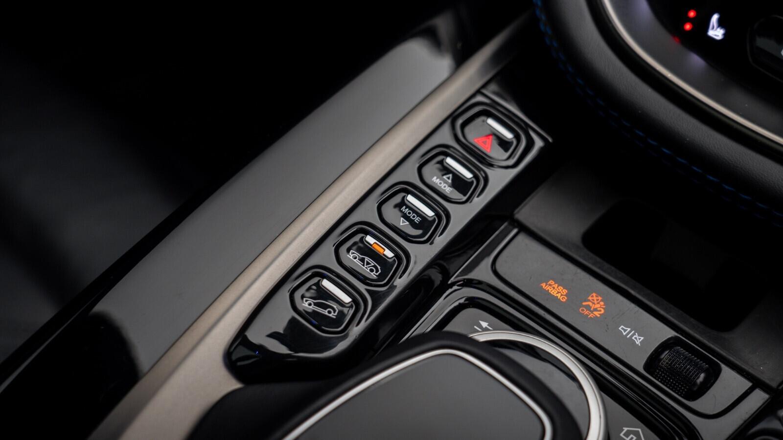Aston Martin DBX view 34