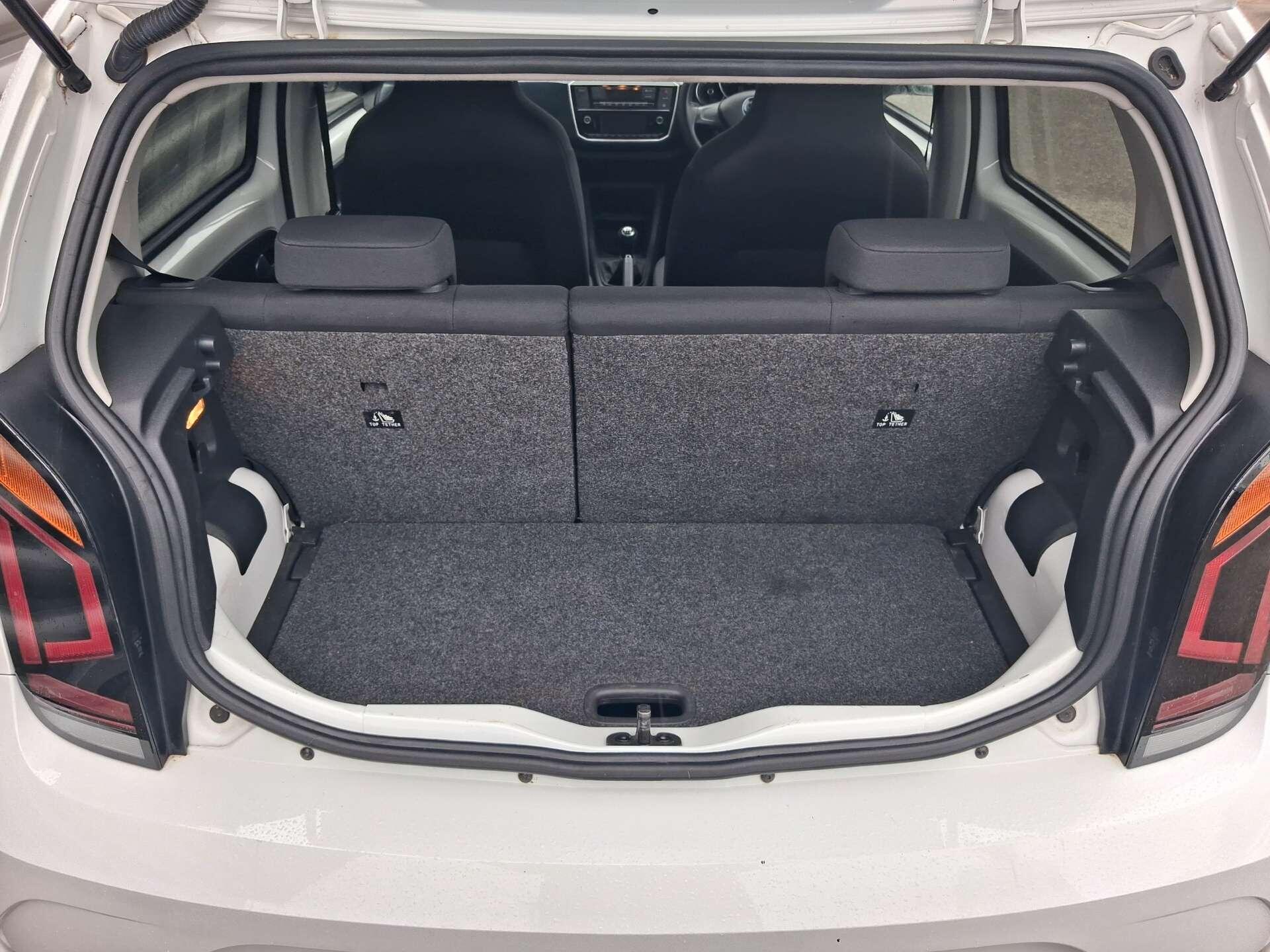 Volkswagen up! view 22