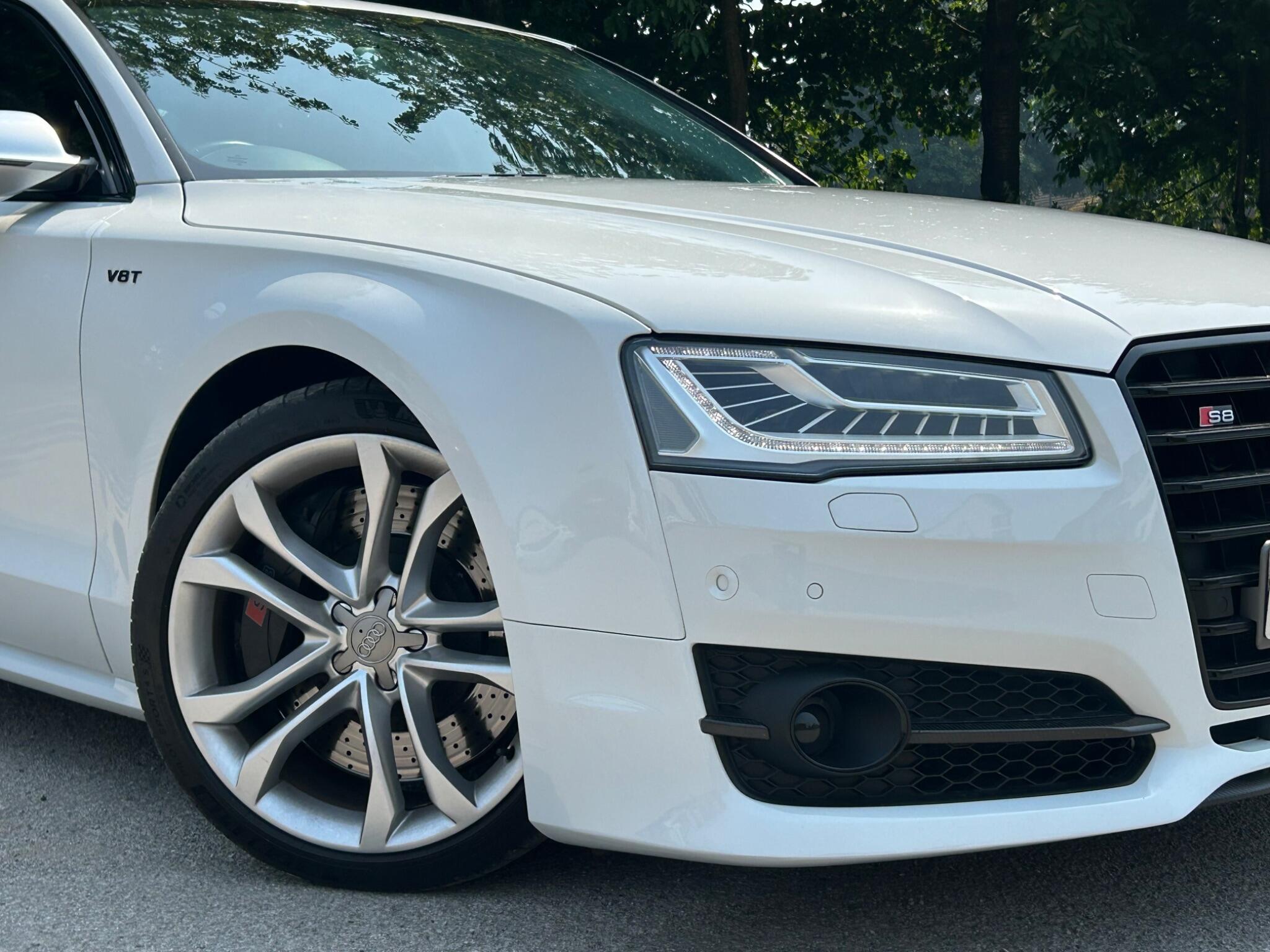 Audi S8 view 12