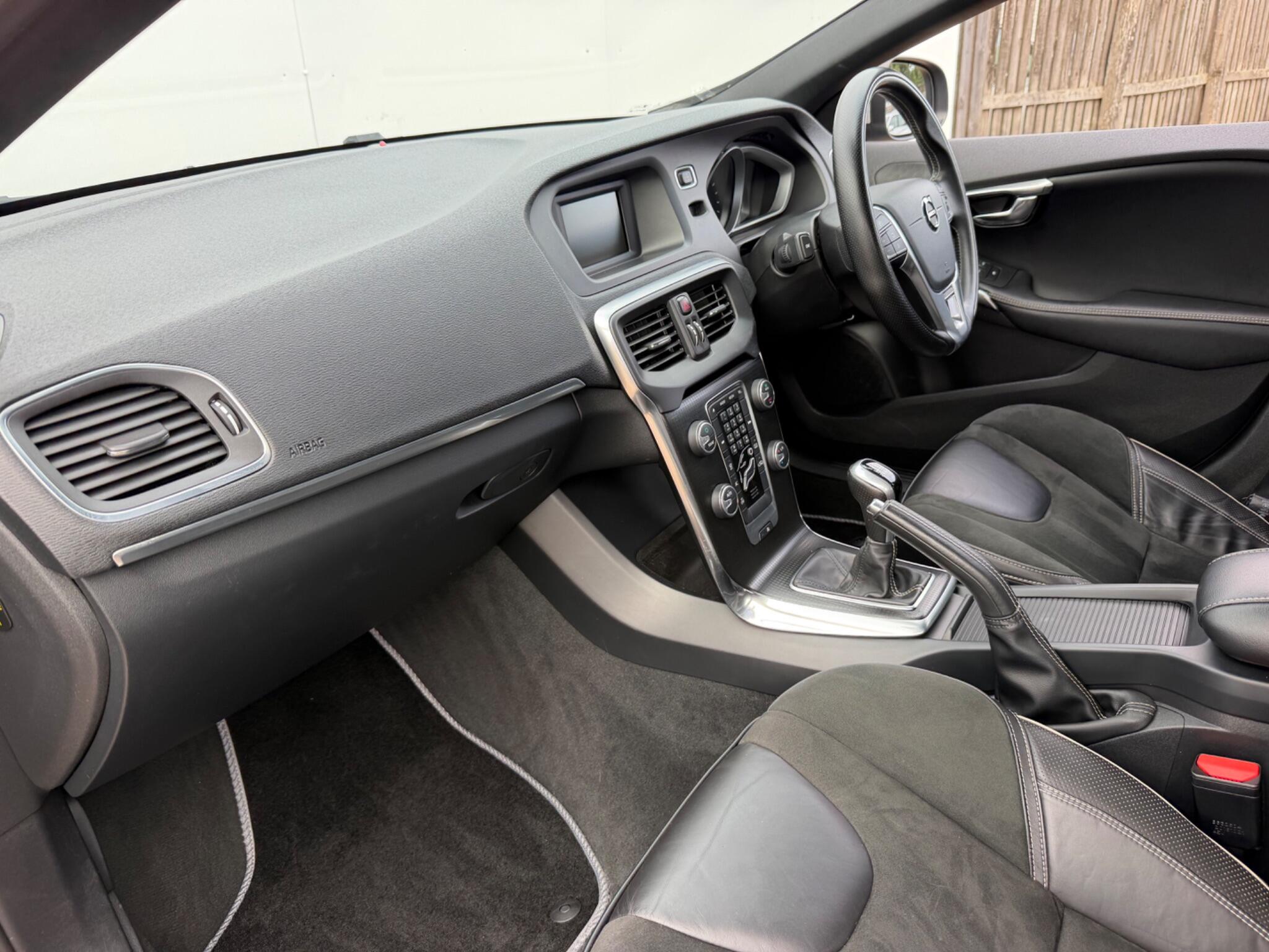Volvo V40 view 22