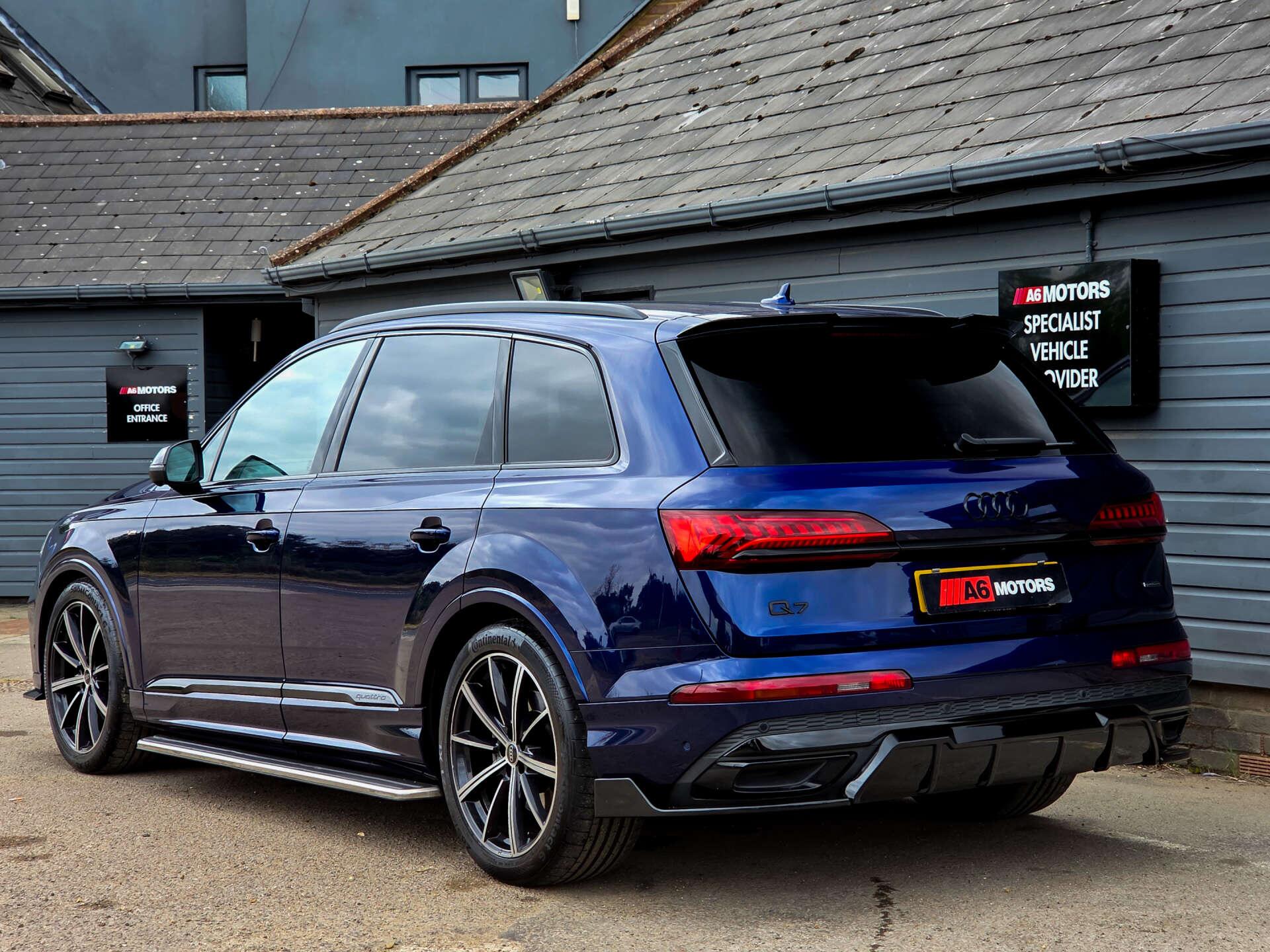 Audi Q7 view 10