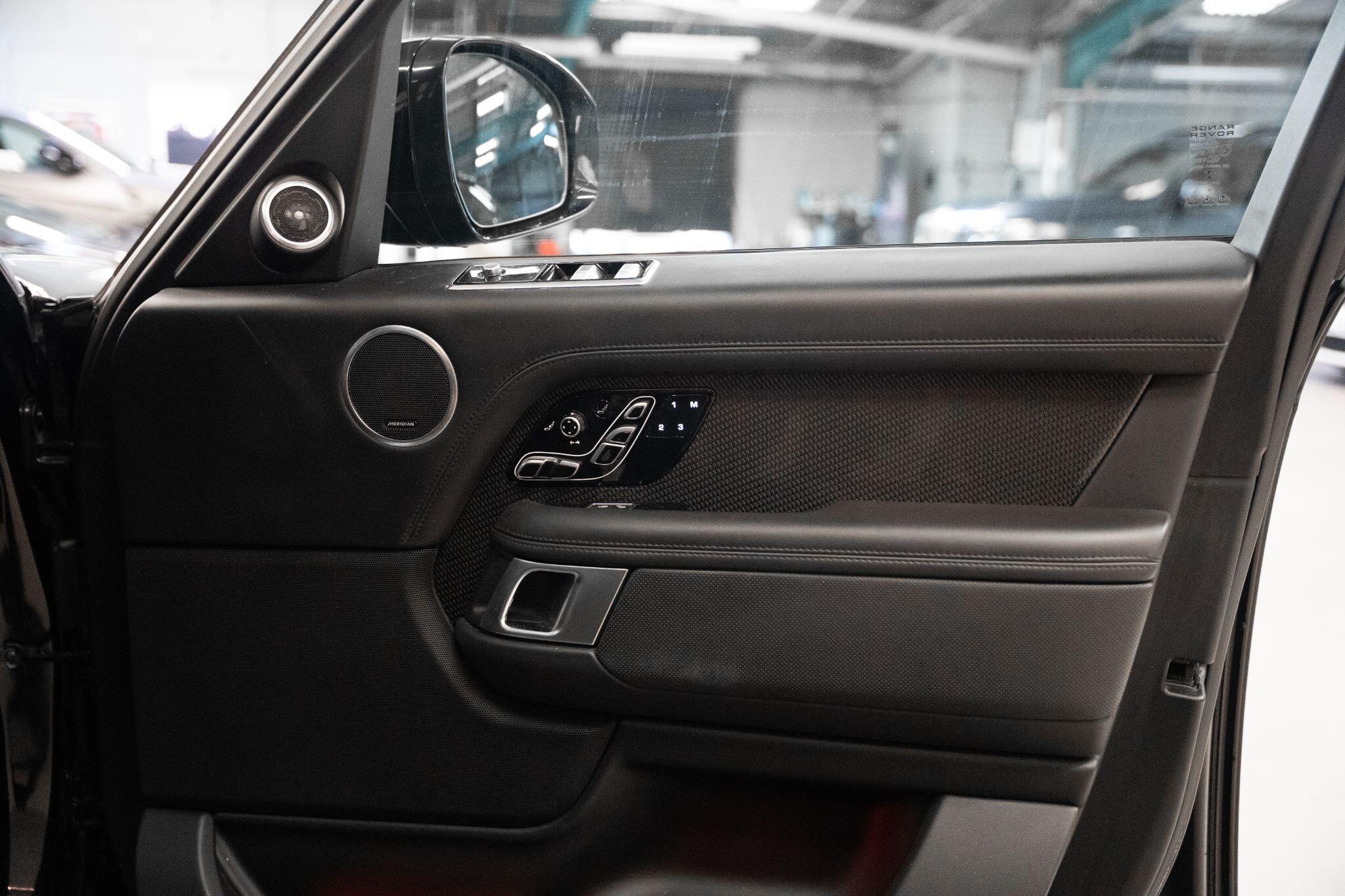 Land Rover Range Rover view 21