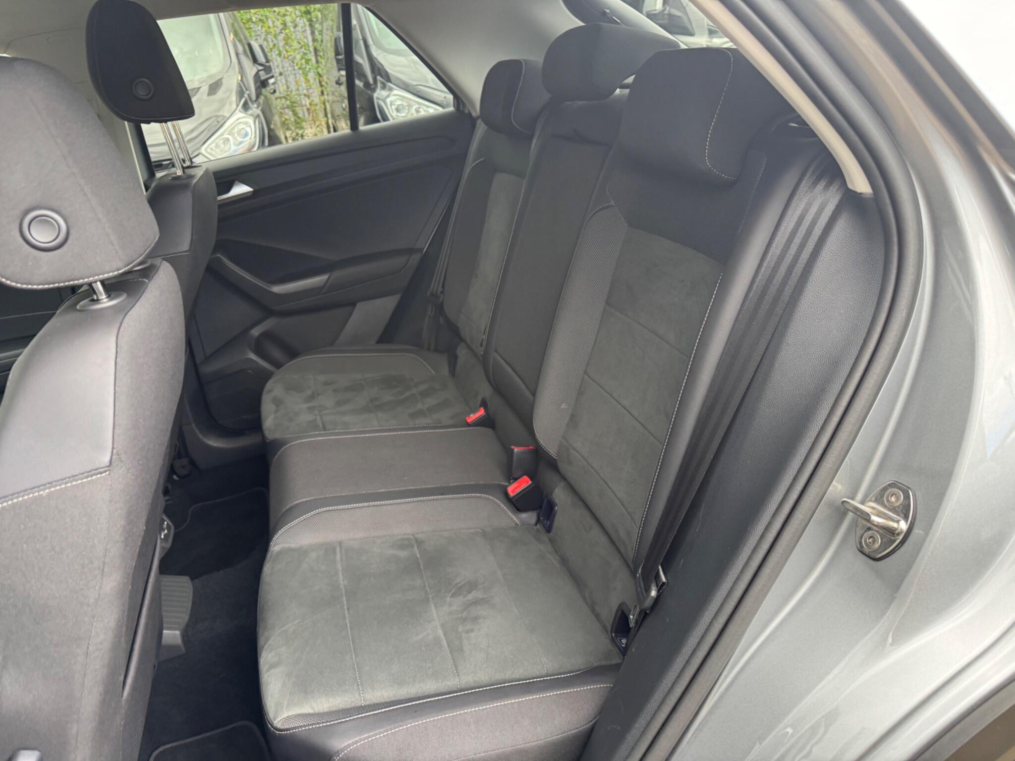 Volkswagen T-Roc view 18