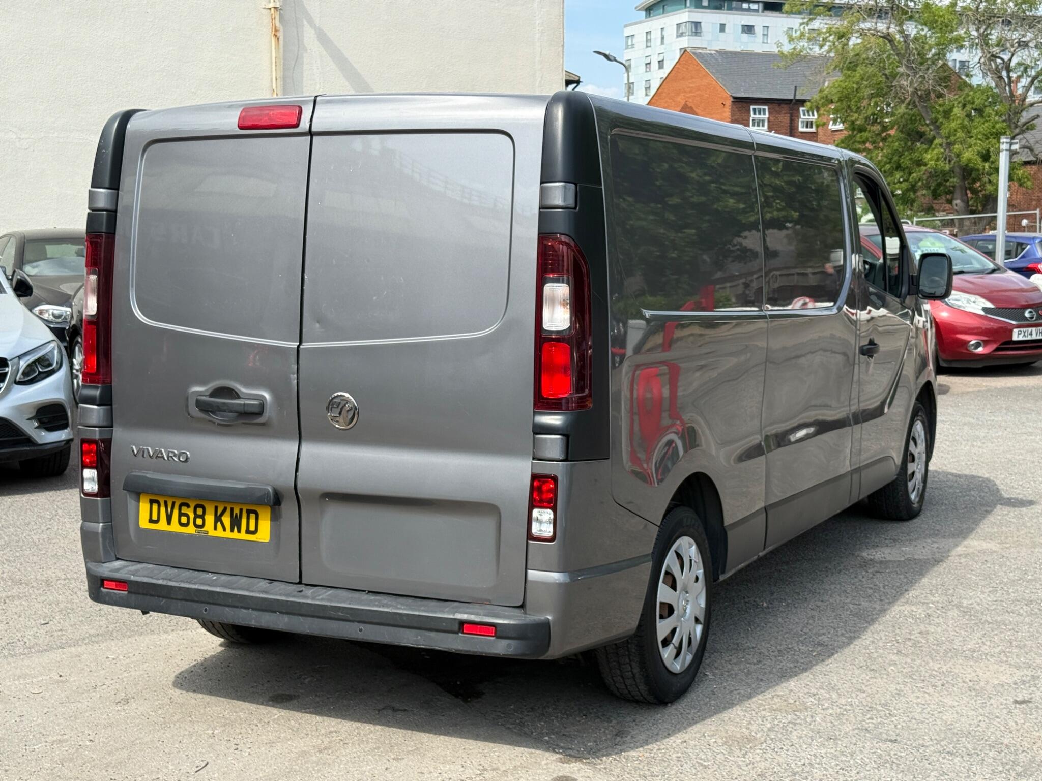 Vauxhall Vivaro - Image 7