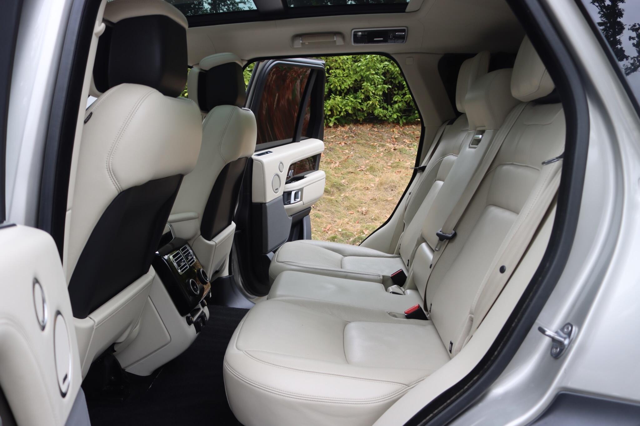 Land Rover Range Rover view 3