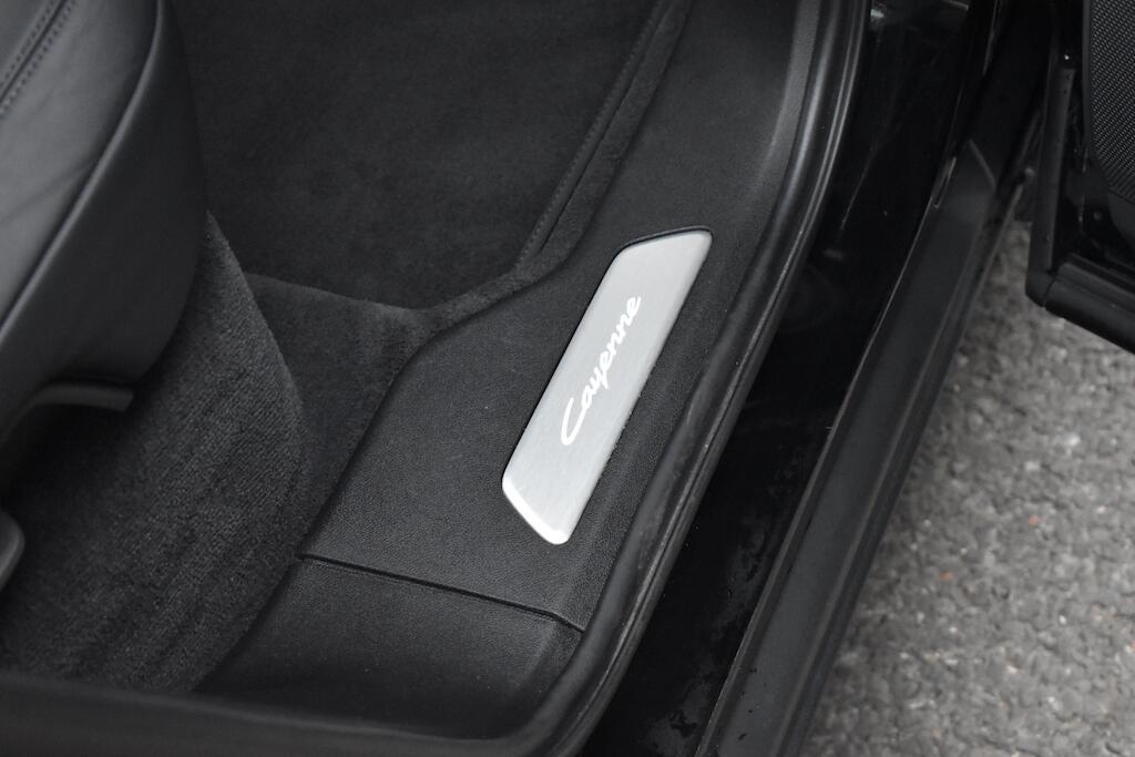 Porsche Cayenne view 41