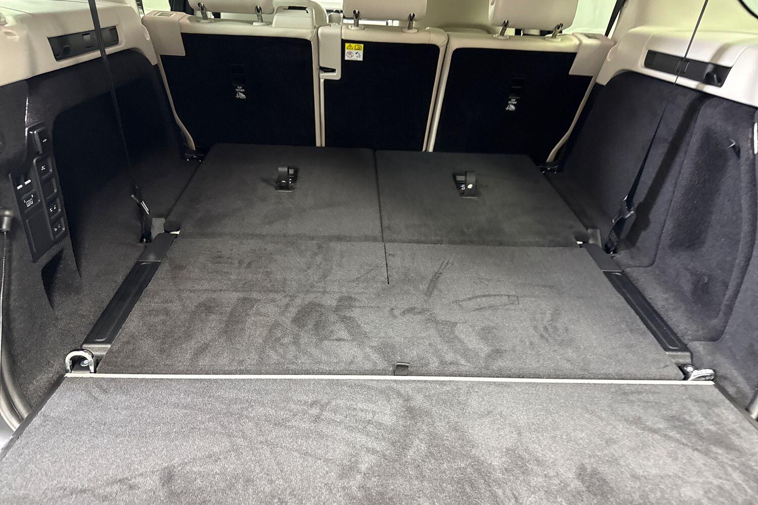 Land Rover Discovery view 17