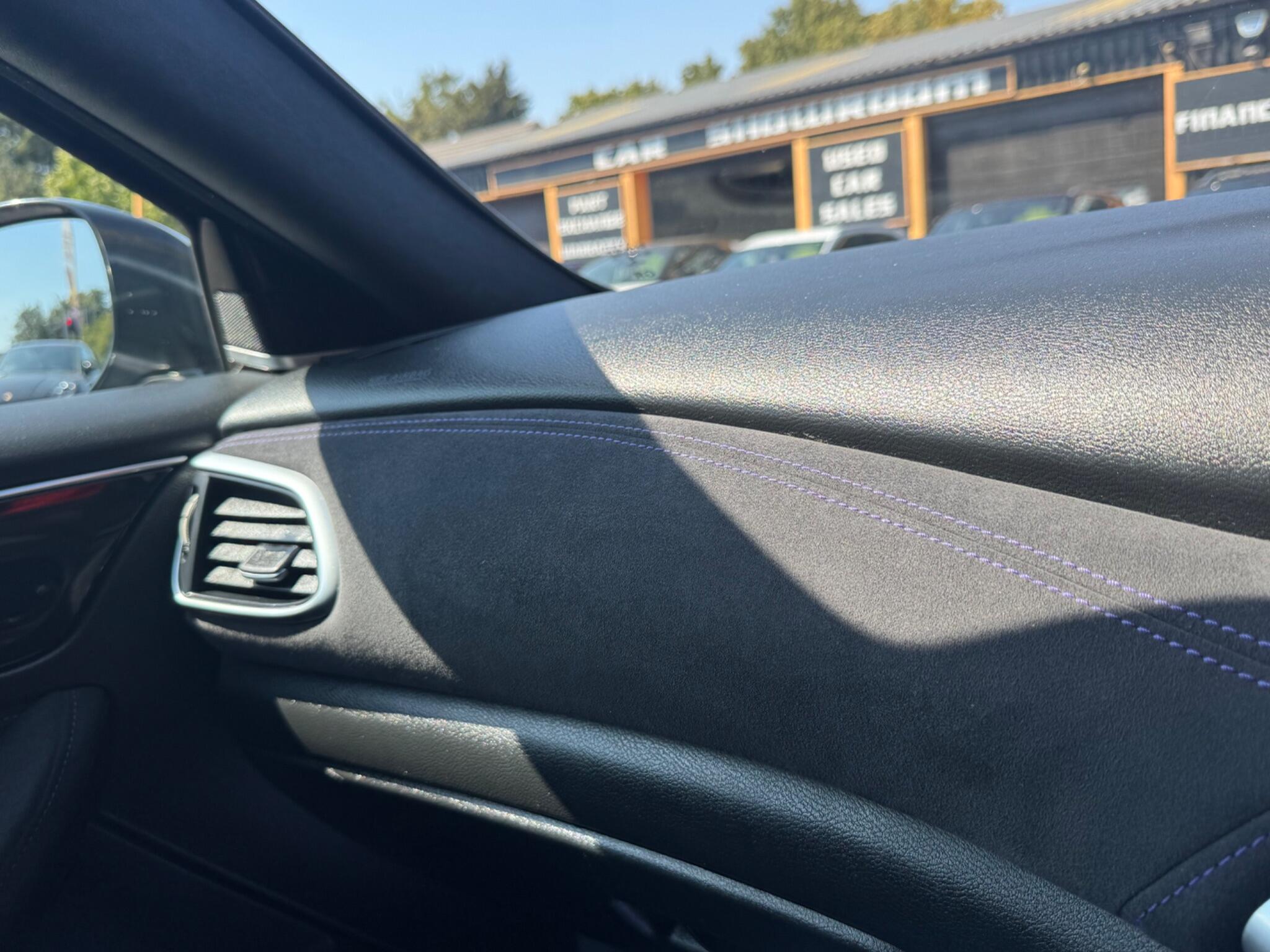 Infiniti Q30 view 28