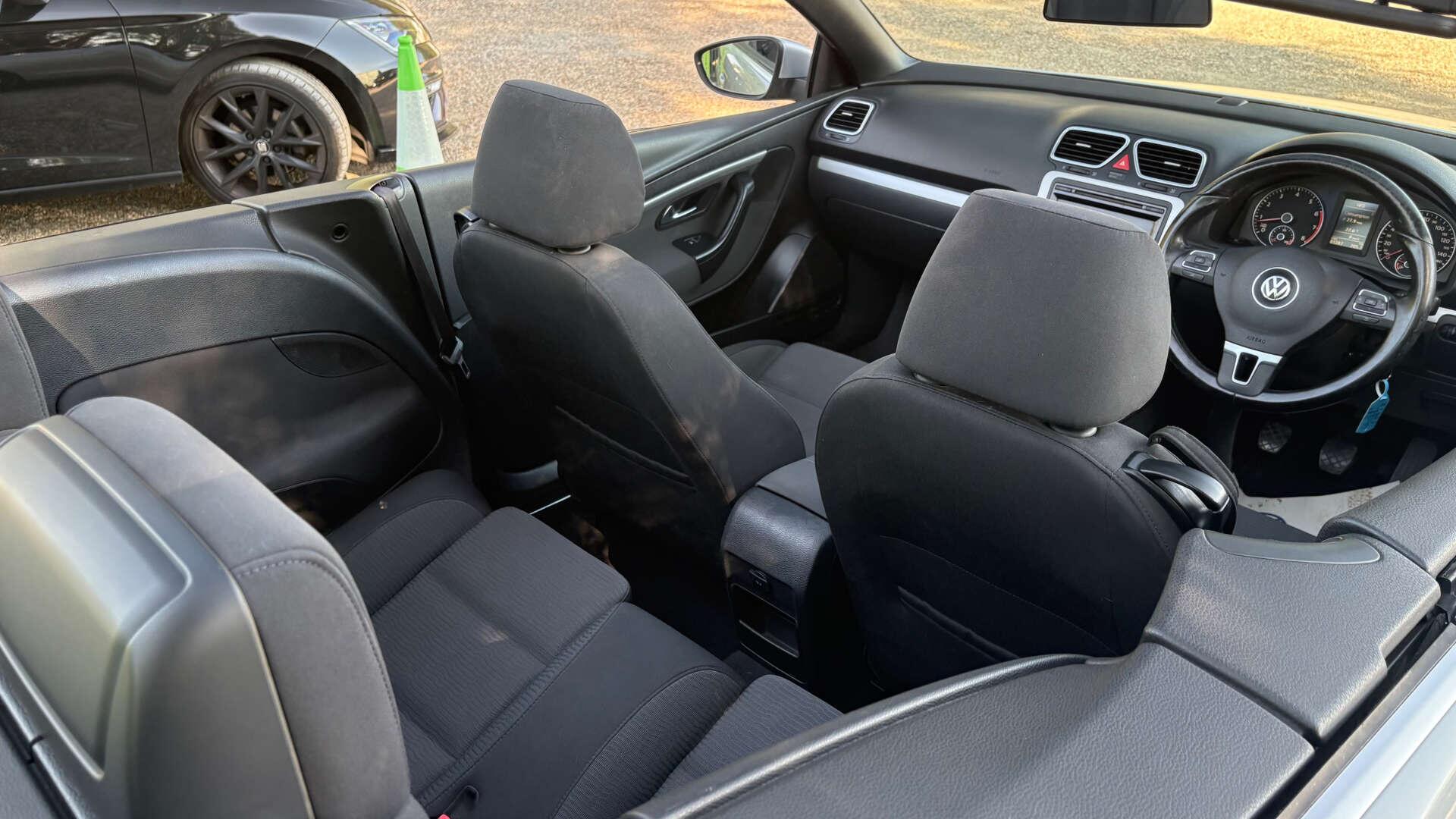Volkswagen Eos view 9