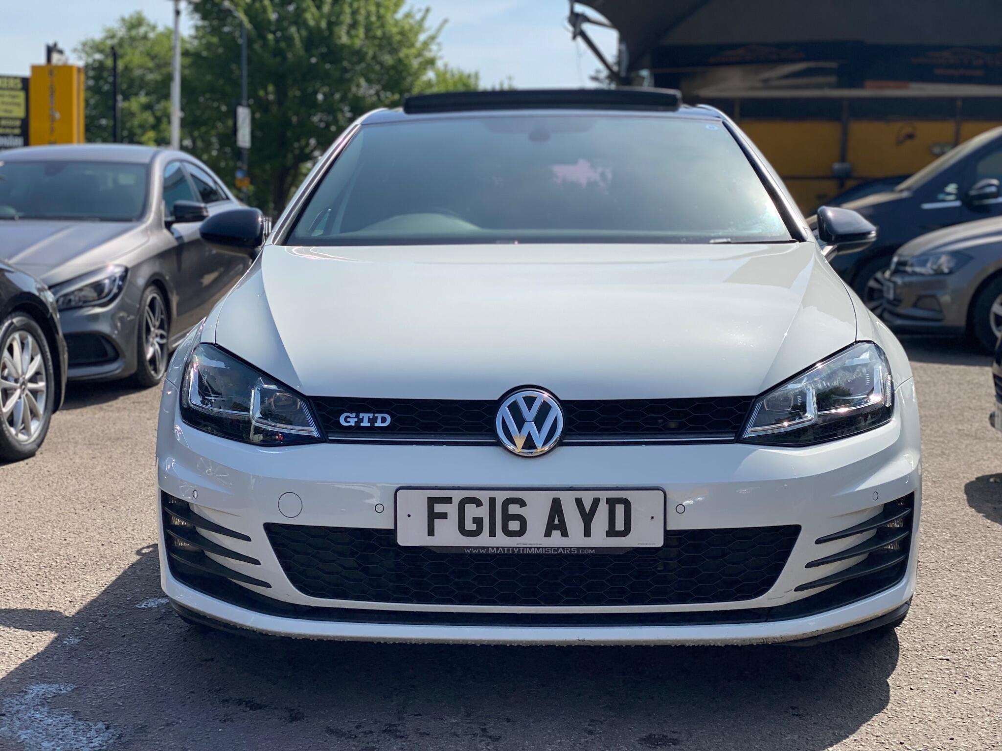 Volkswagen Golf view 3