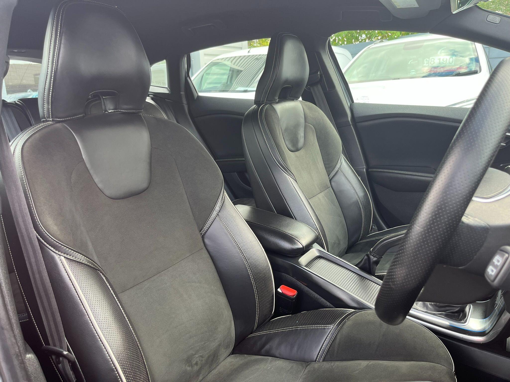 Volvo V40 view 11