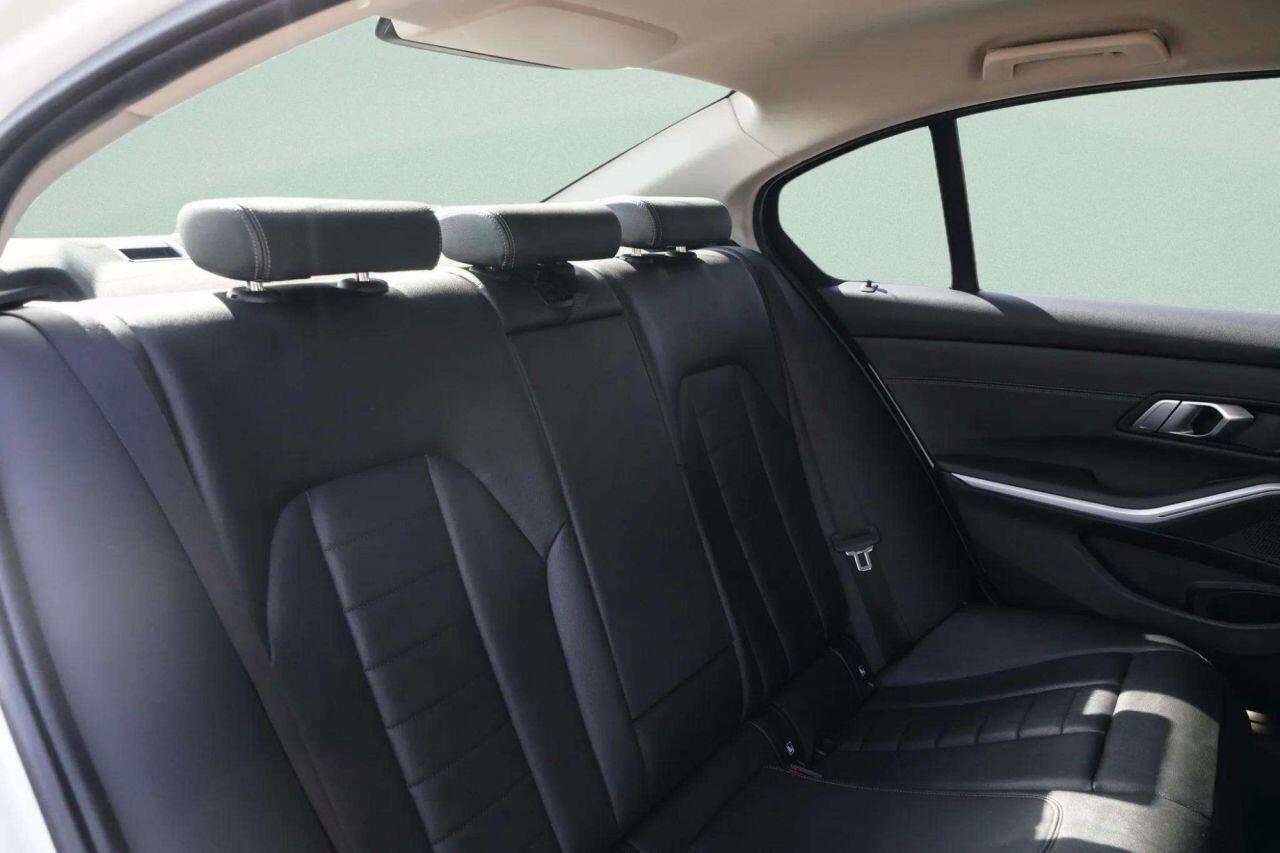 BMW 3 Series view 42