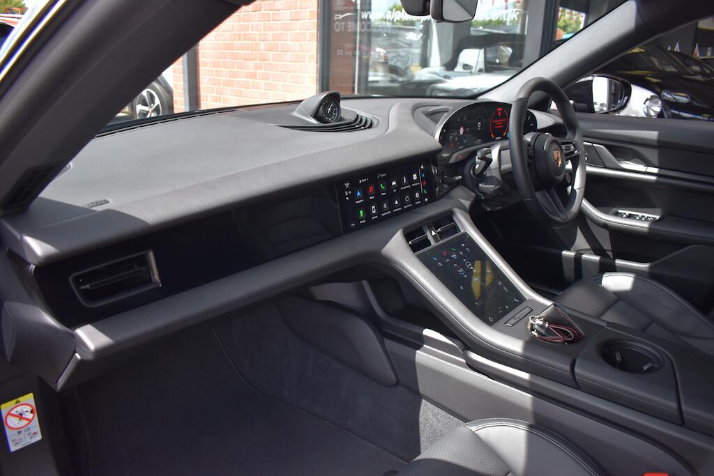 Porsche Taycan view 38