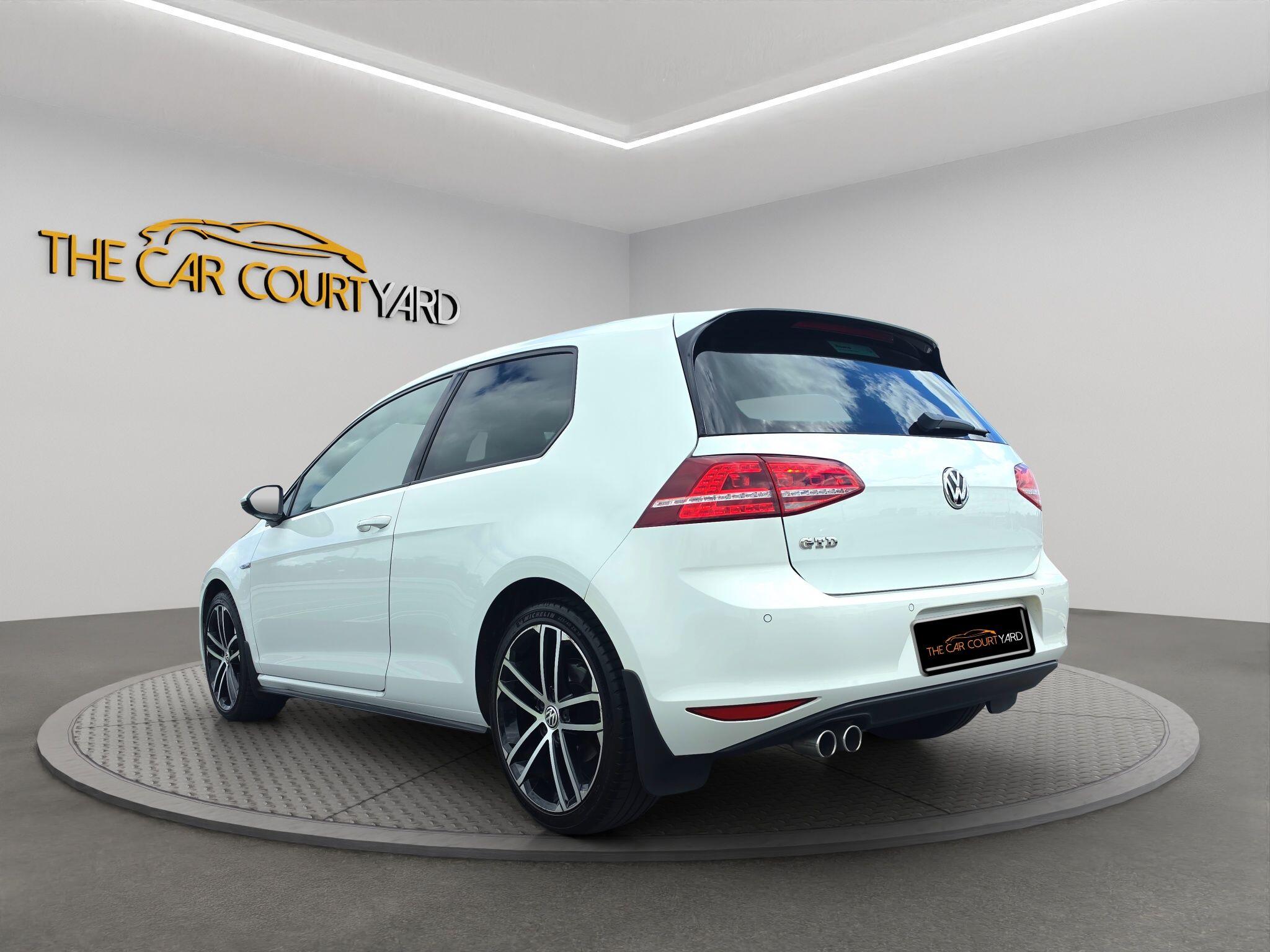 Volkswagen Golf view 4
