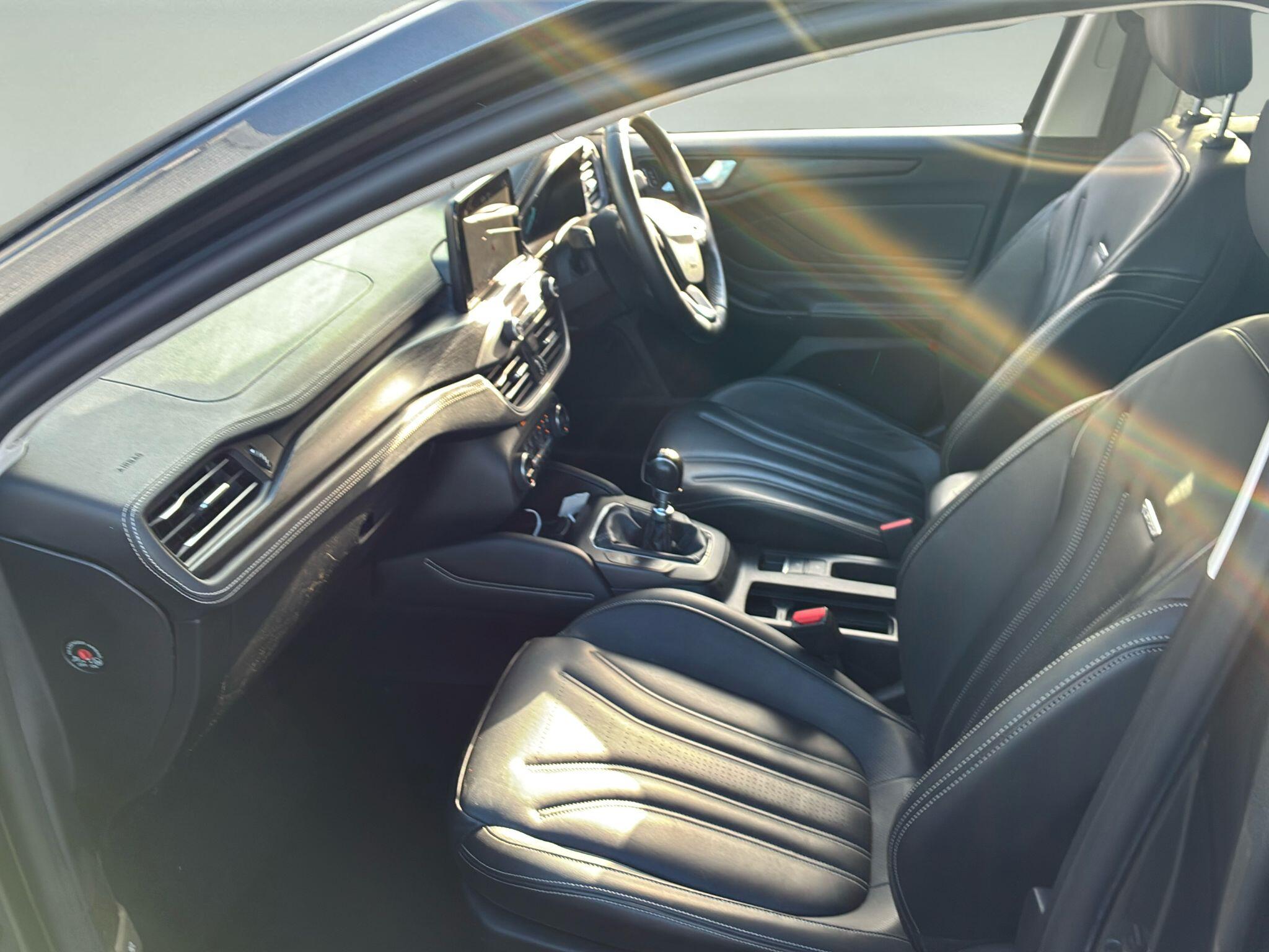 Ford Focus view 8
