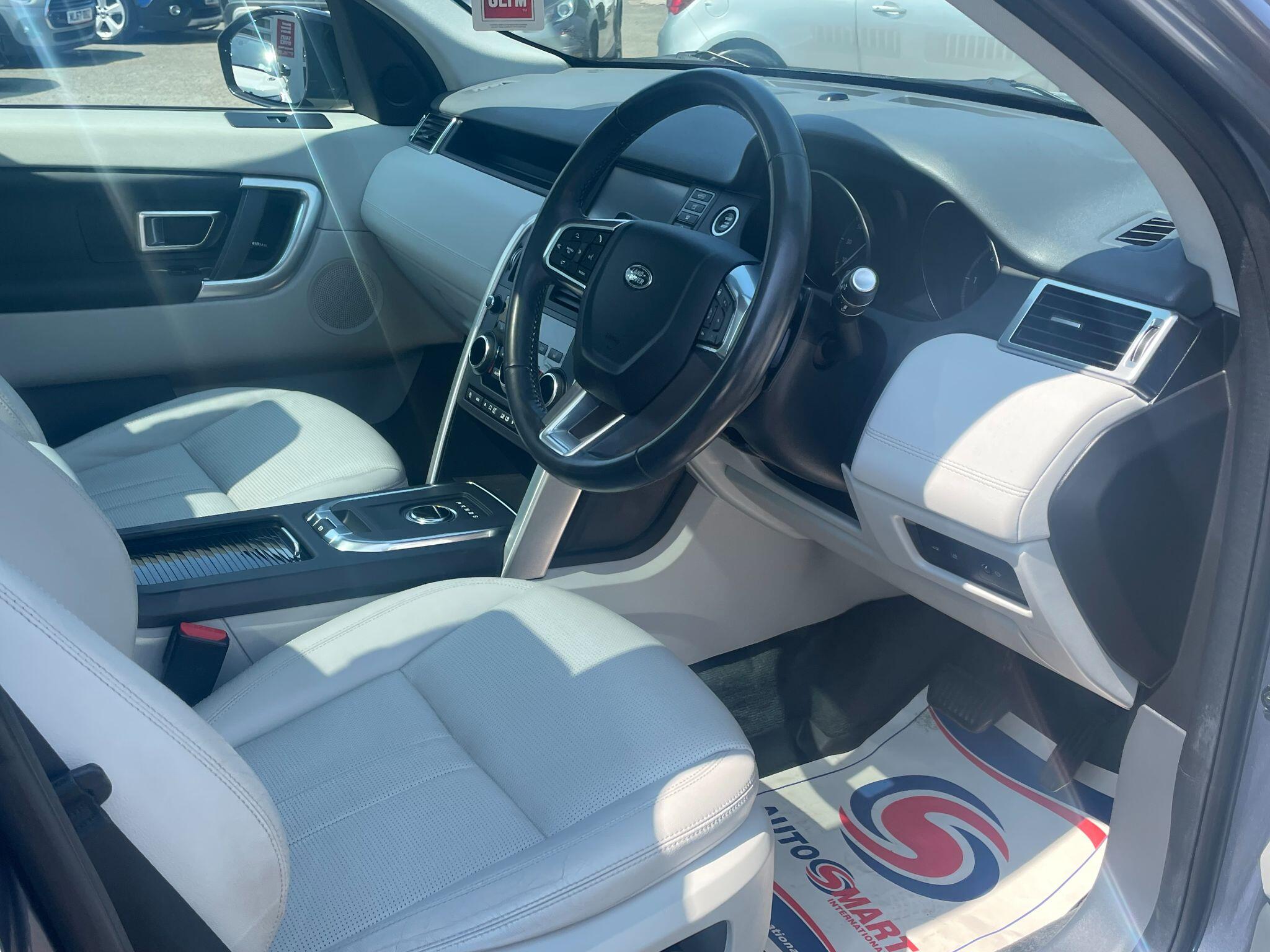 Land Rover Discovery Sport view 15