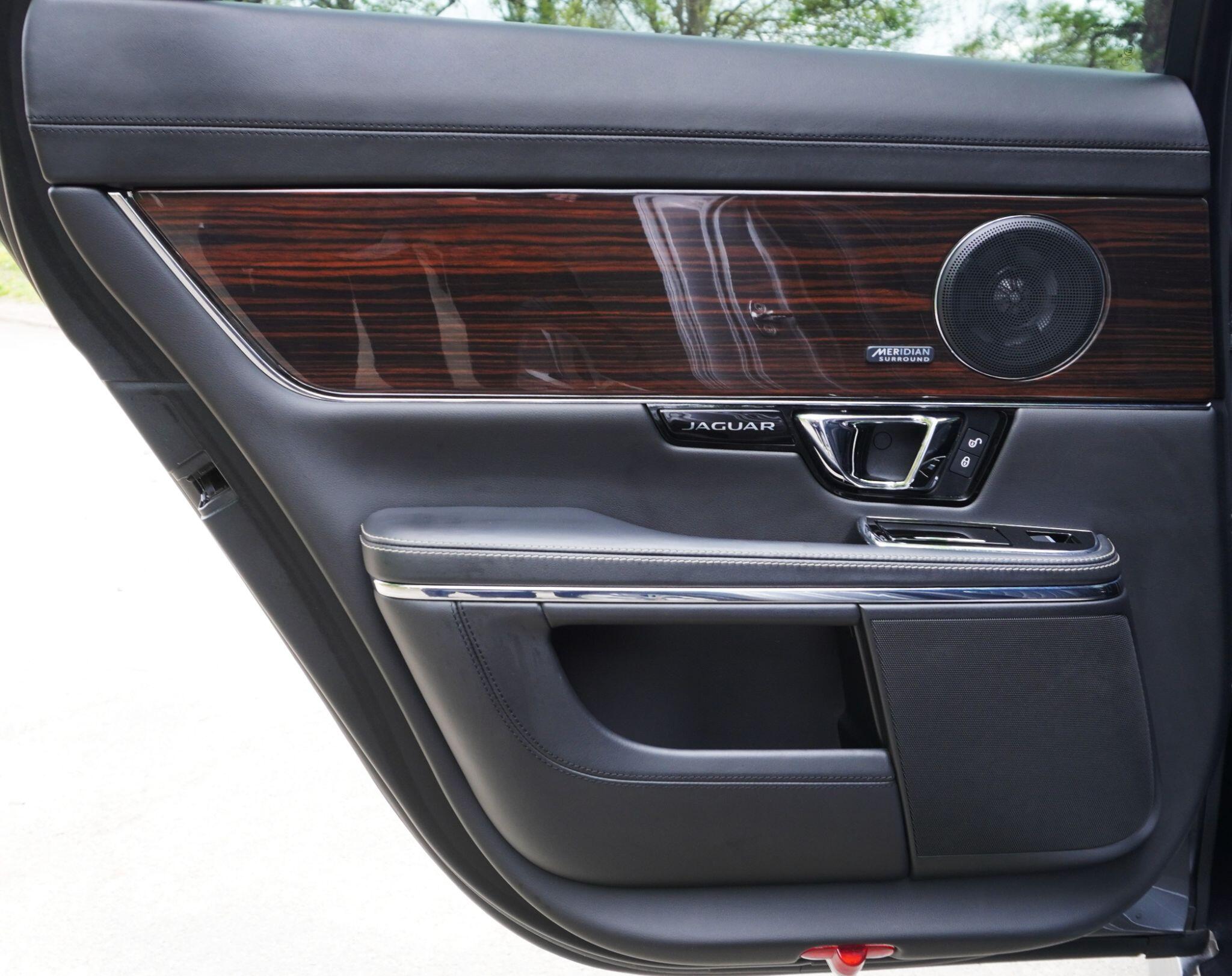Jaguar XJ view 62