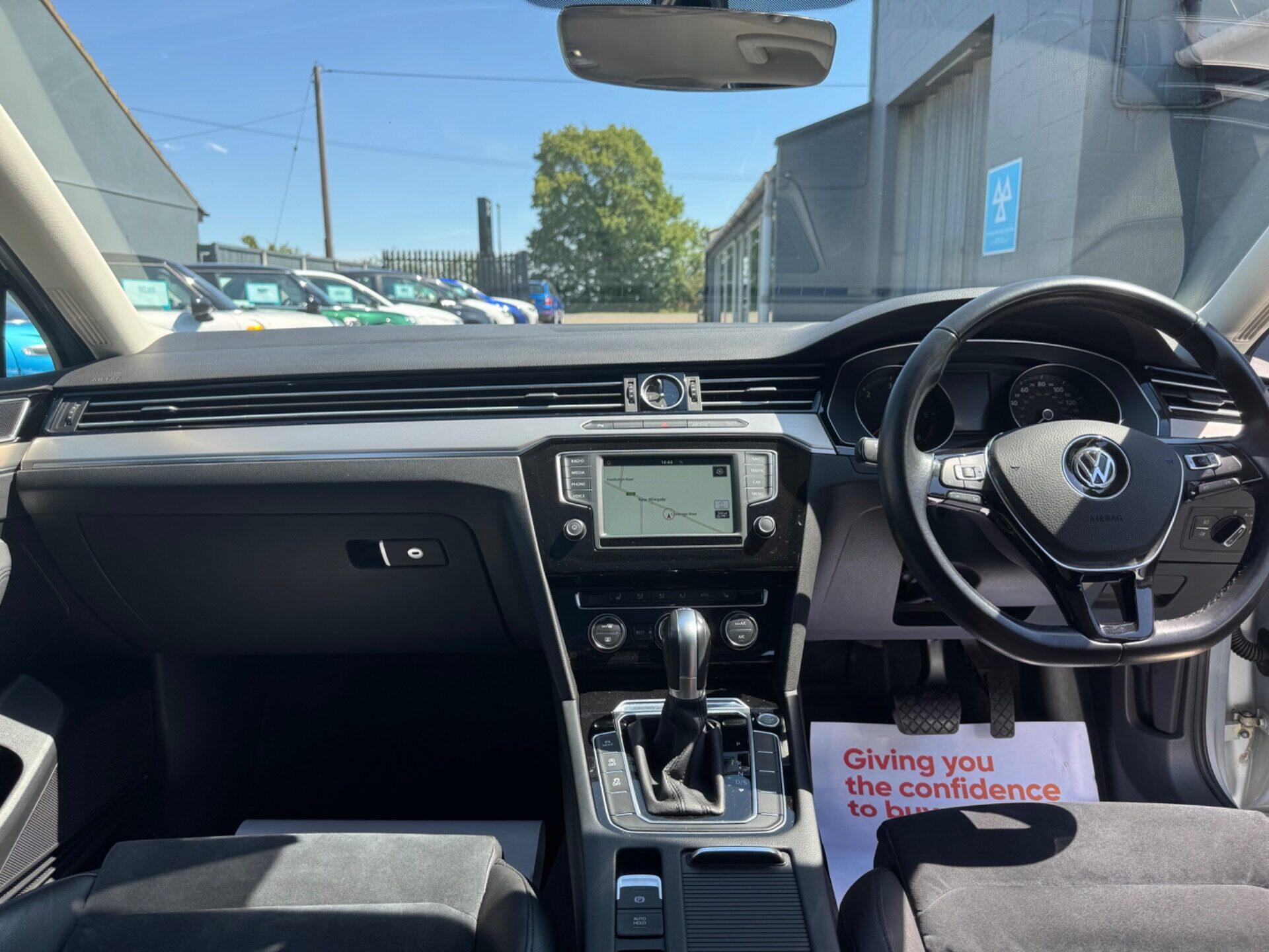 Volkswagen Passat view 23