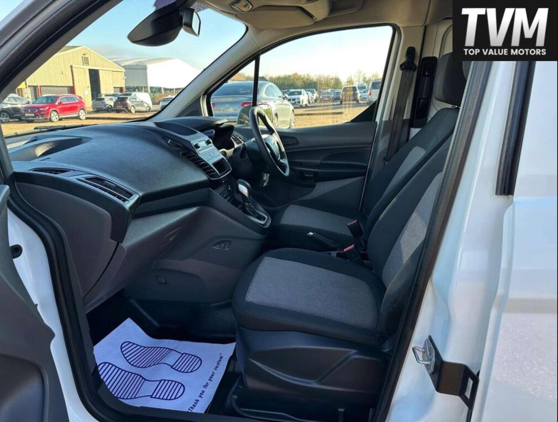 Ford Transit Connect view 11