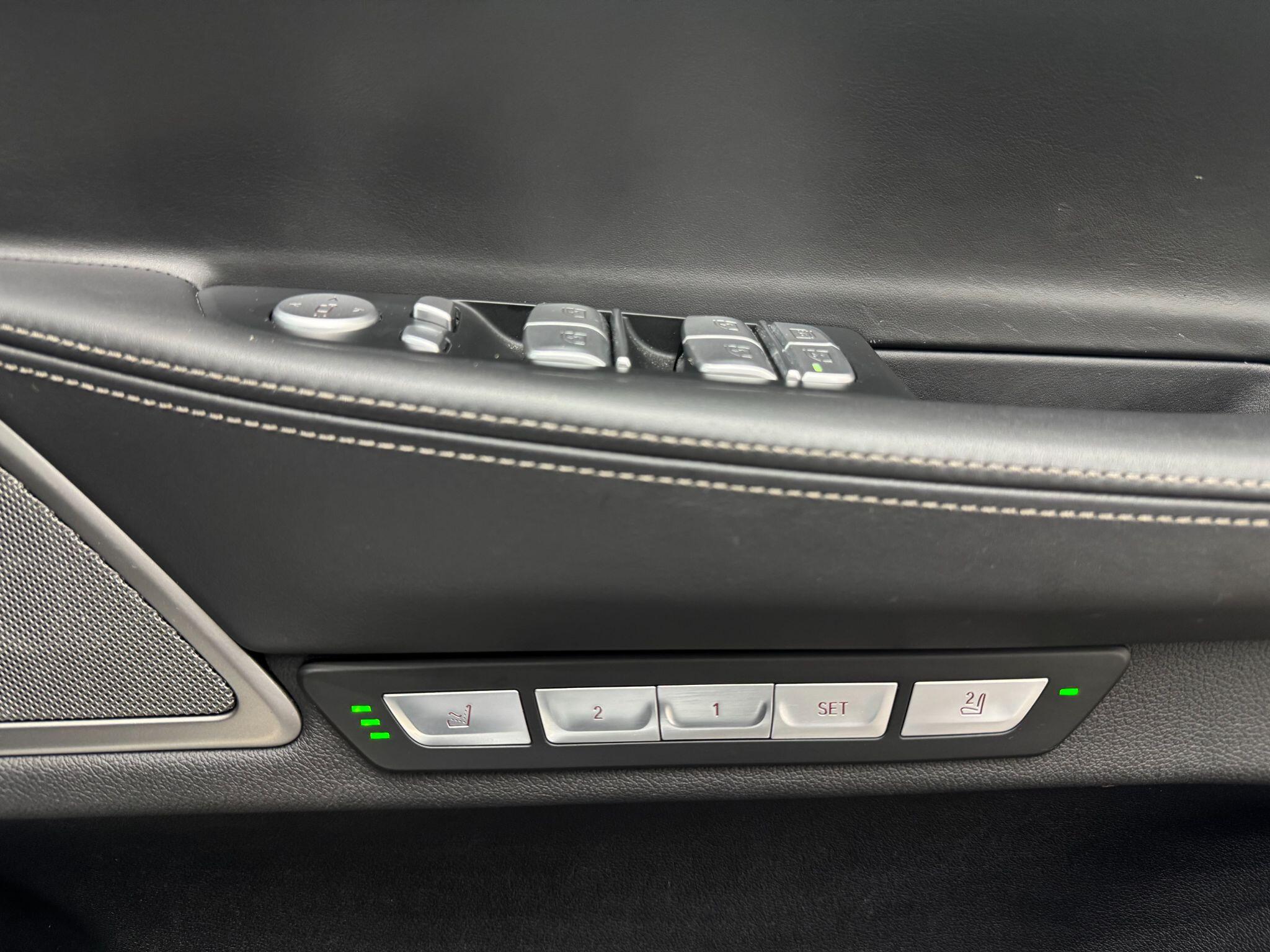 BMW 7 Series view 28