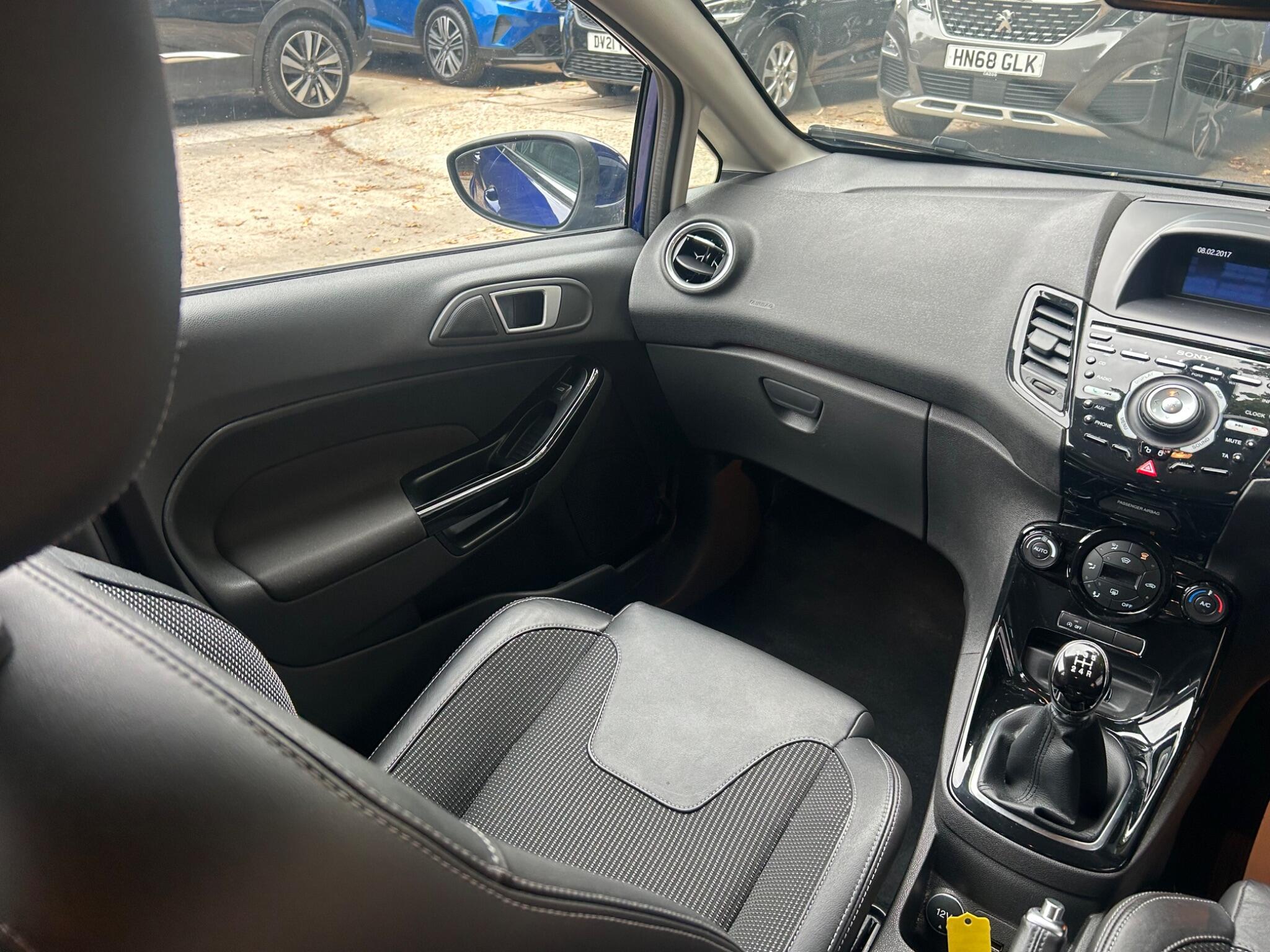 Ford Fiesta view 25
