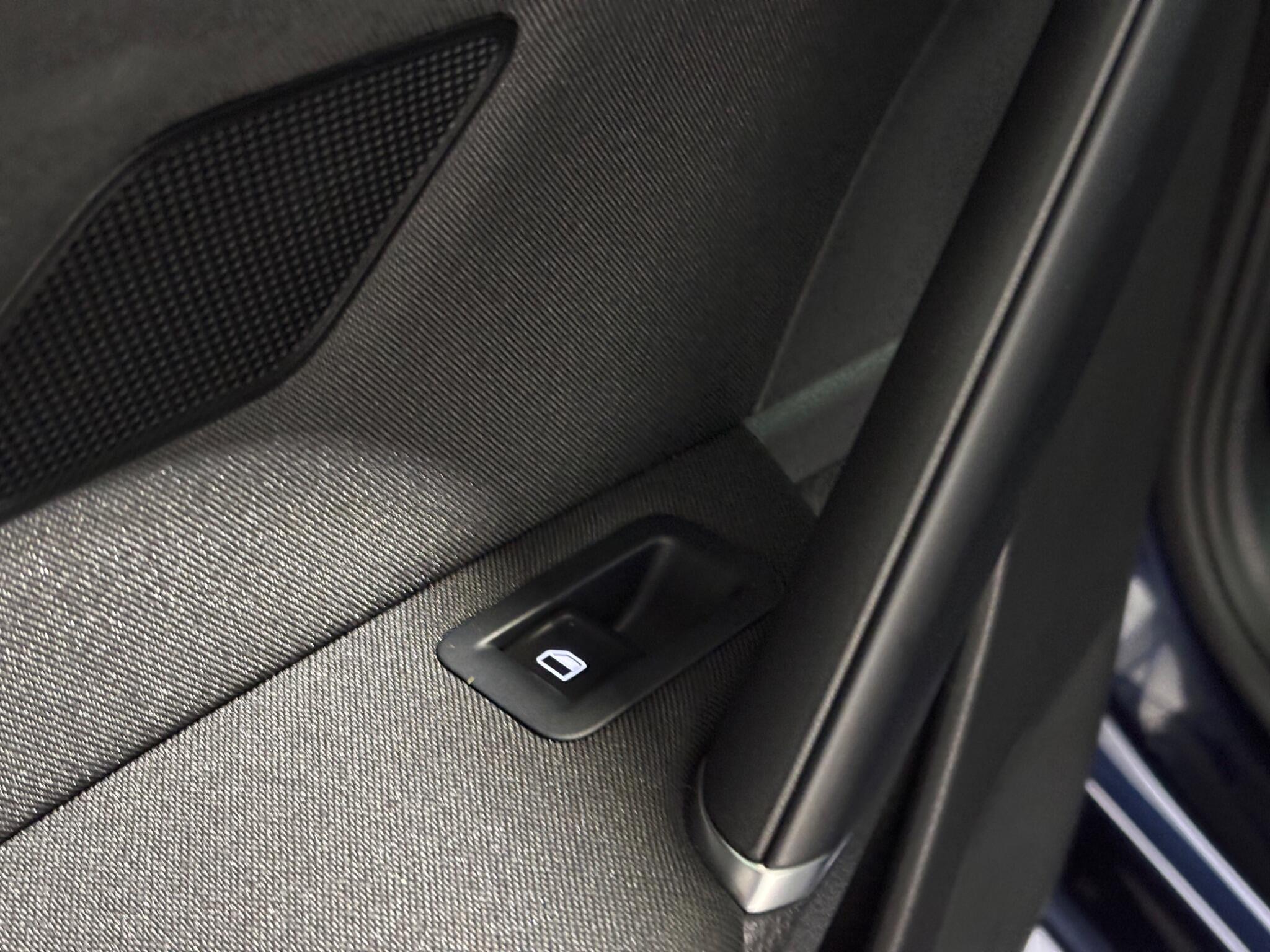 Volkswagen Golf view 9