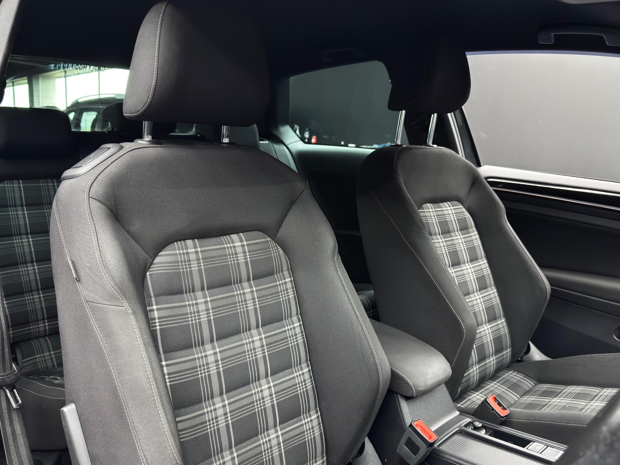 Volkswagen Golf view 12