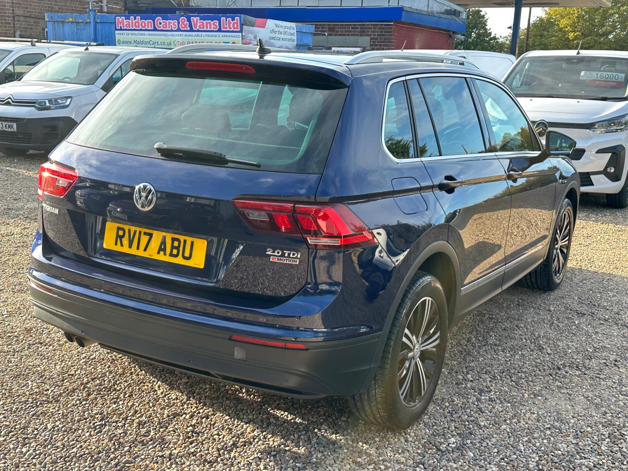 Volkswagen Tiguan view 5