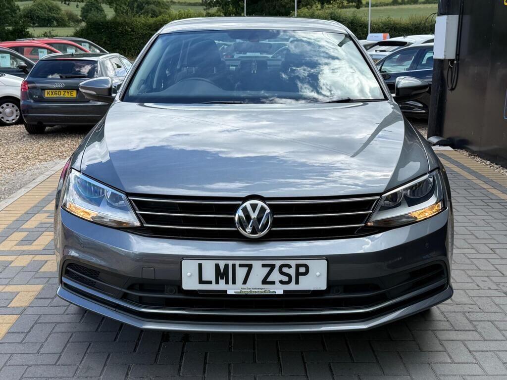 Volkswagen Jetta view 8