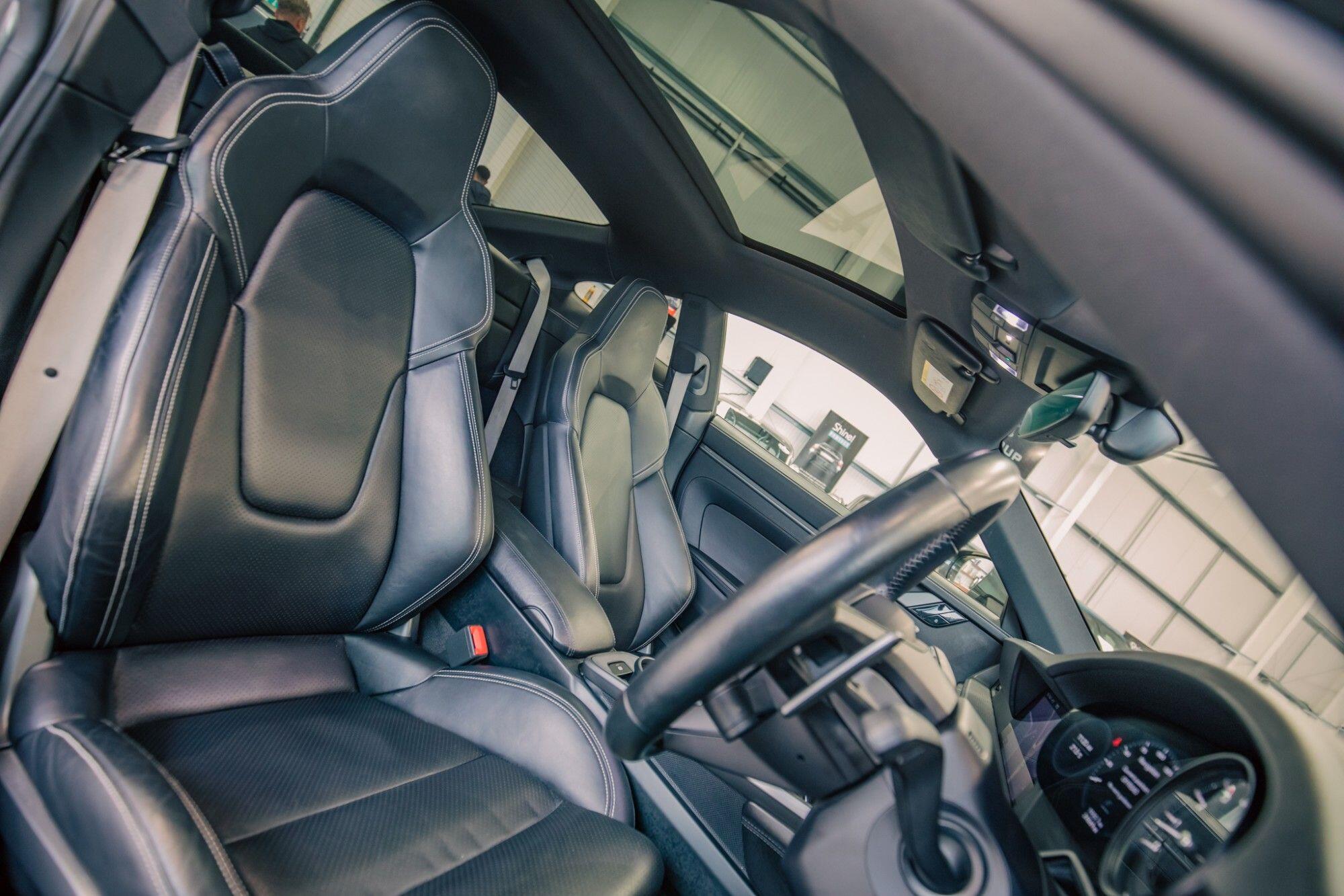 Porsche 911 view 36