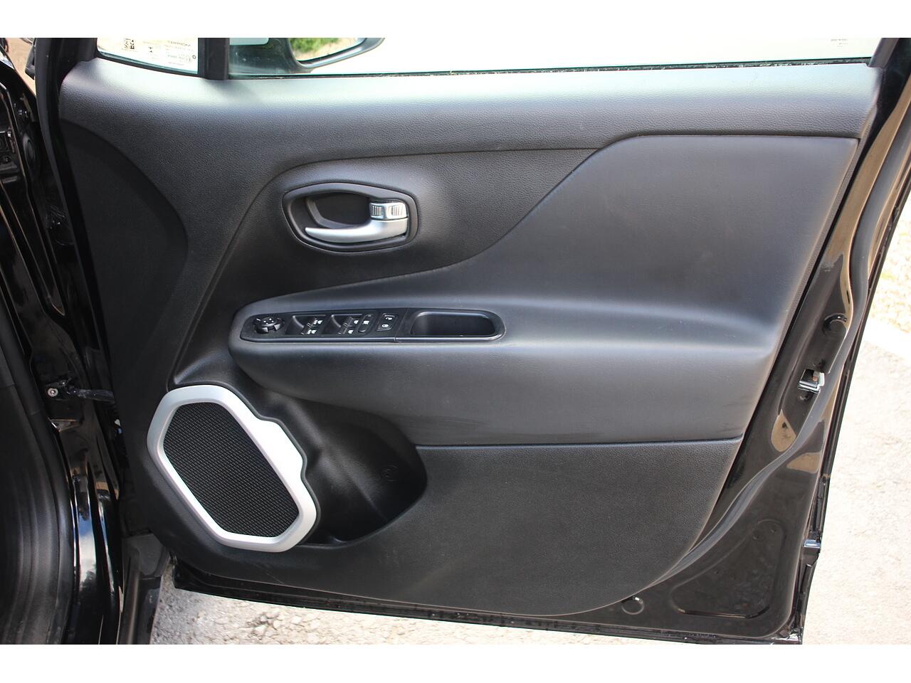 Jeep Renegade view 30
