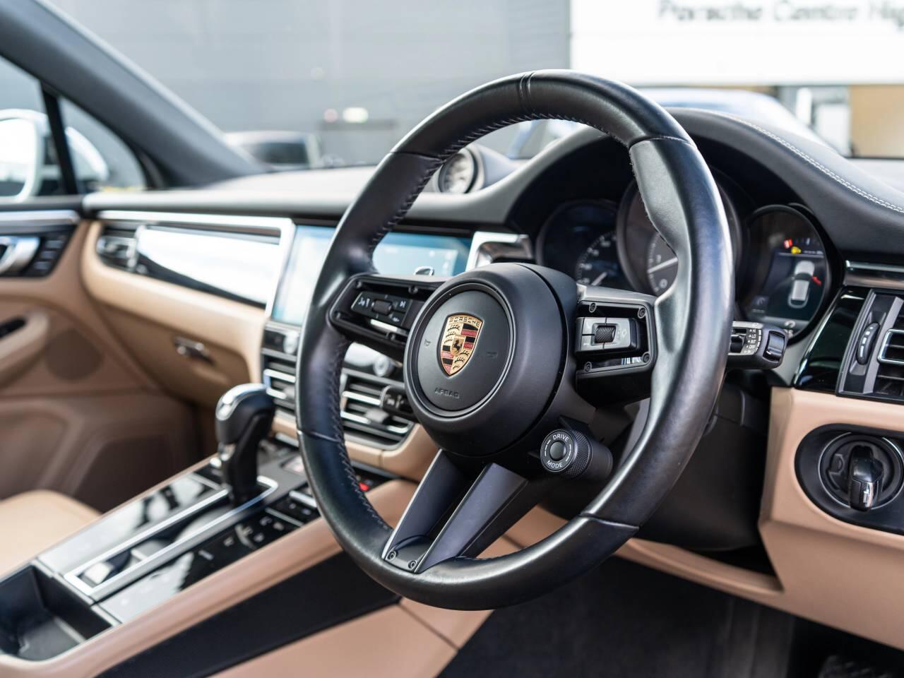 Porsche Macan view 4