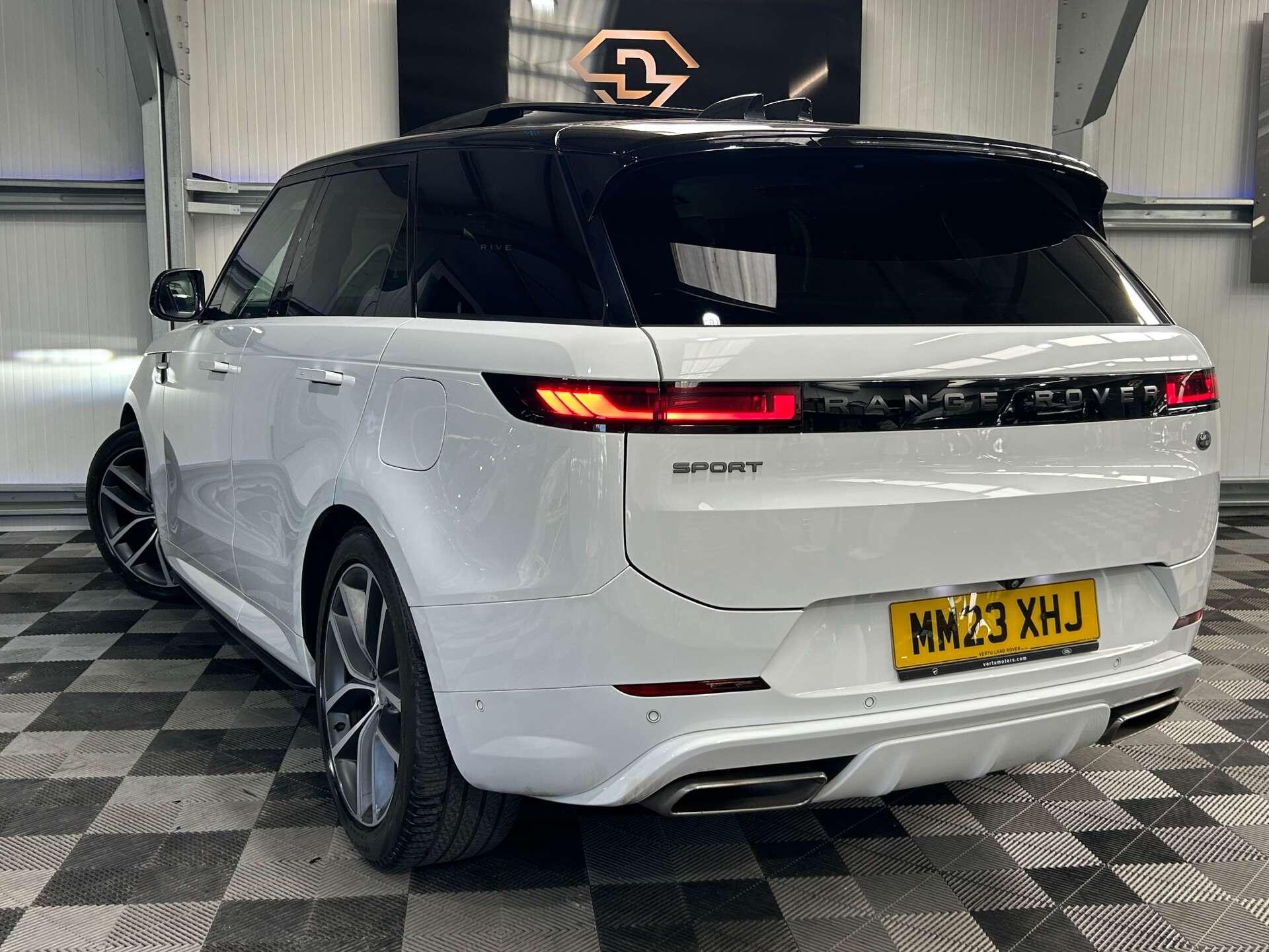 Land Rover Range Rover Sport view 3