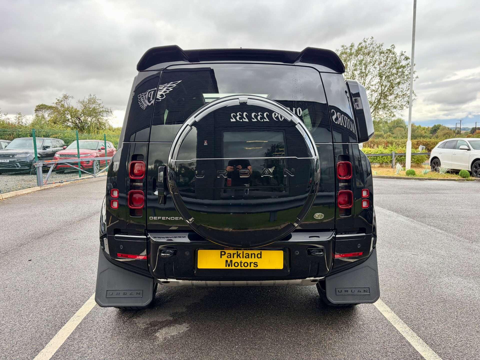 Land Rover Defender 110 view 7