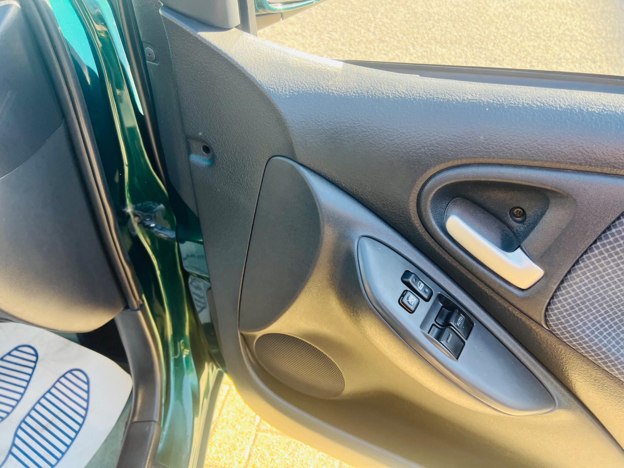 Toyota Yaris view 35