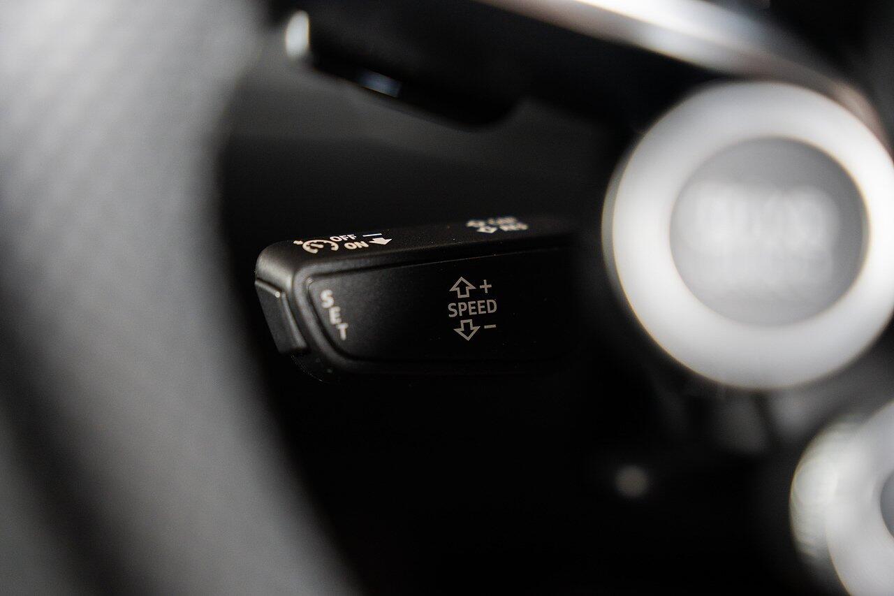 Audi R8 view 48